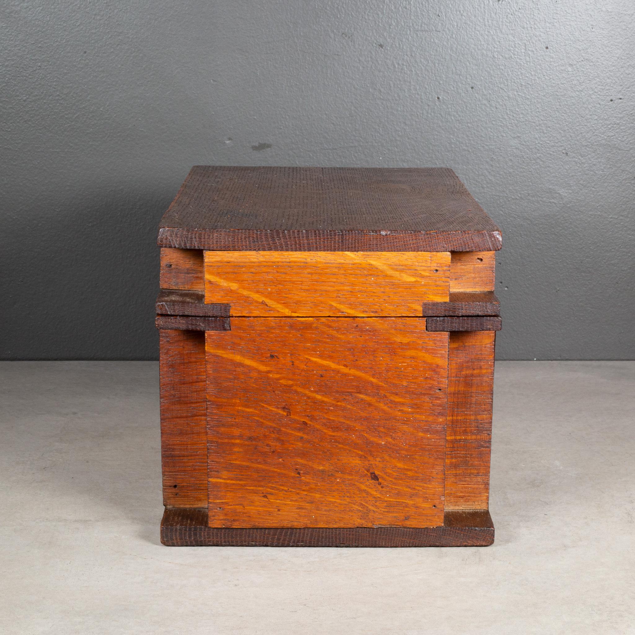 Handgefertigte Holzschachtel mit Innentablett und geheimer Schublade aus Holz, ca. 1880-1920 im Zustand „Gut“ im Angebot in San Francisco, CA