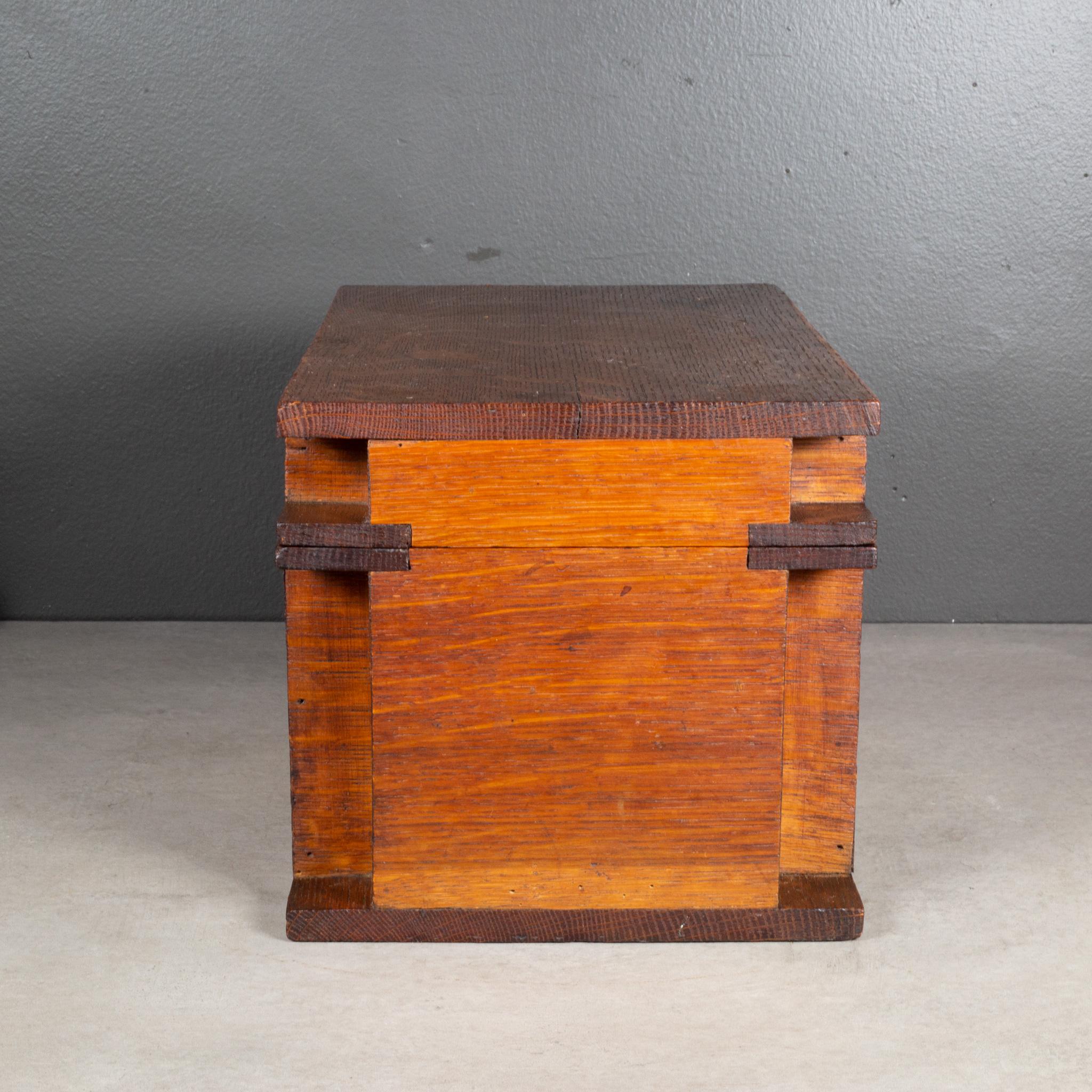 Americano Scatola di legno fatta a mano con vassoio interno e cassetto segreto, 1880-1920 ca.