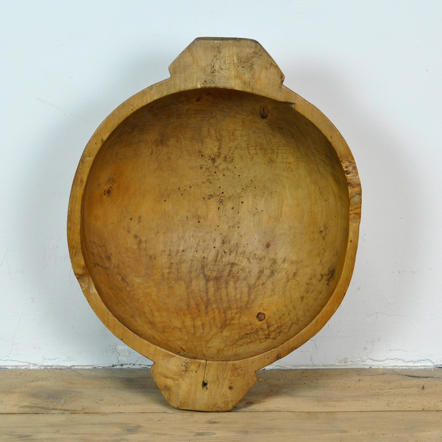 Handmade Wooden Dough Bowl, Early 1900s In Good Condition In Amsterdam, Noord Holland
