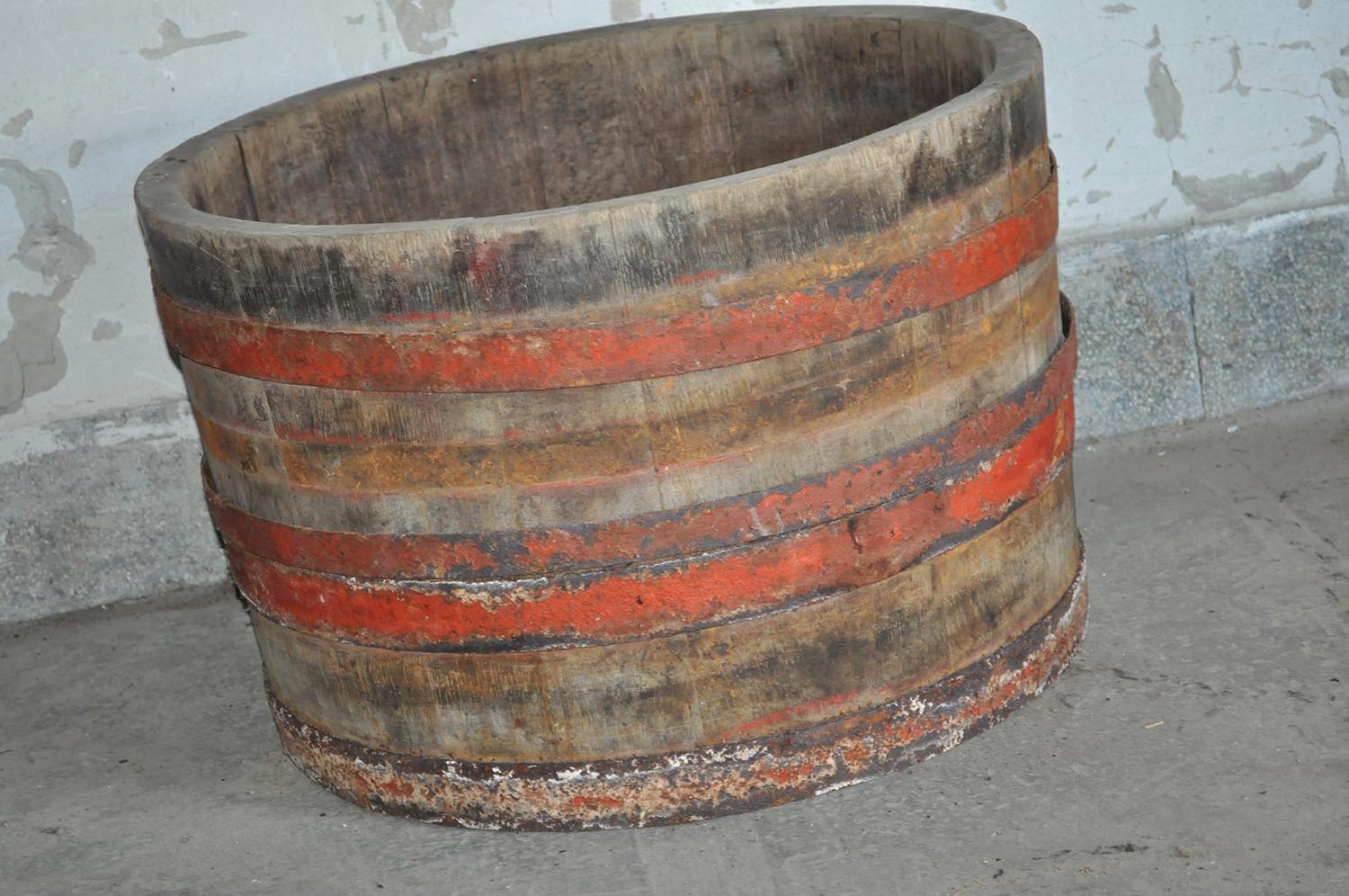Handmade Wooden Hungarian Wine Tubs In Good Condition For Sale In Lábatlan, HU