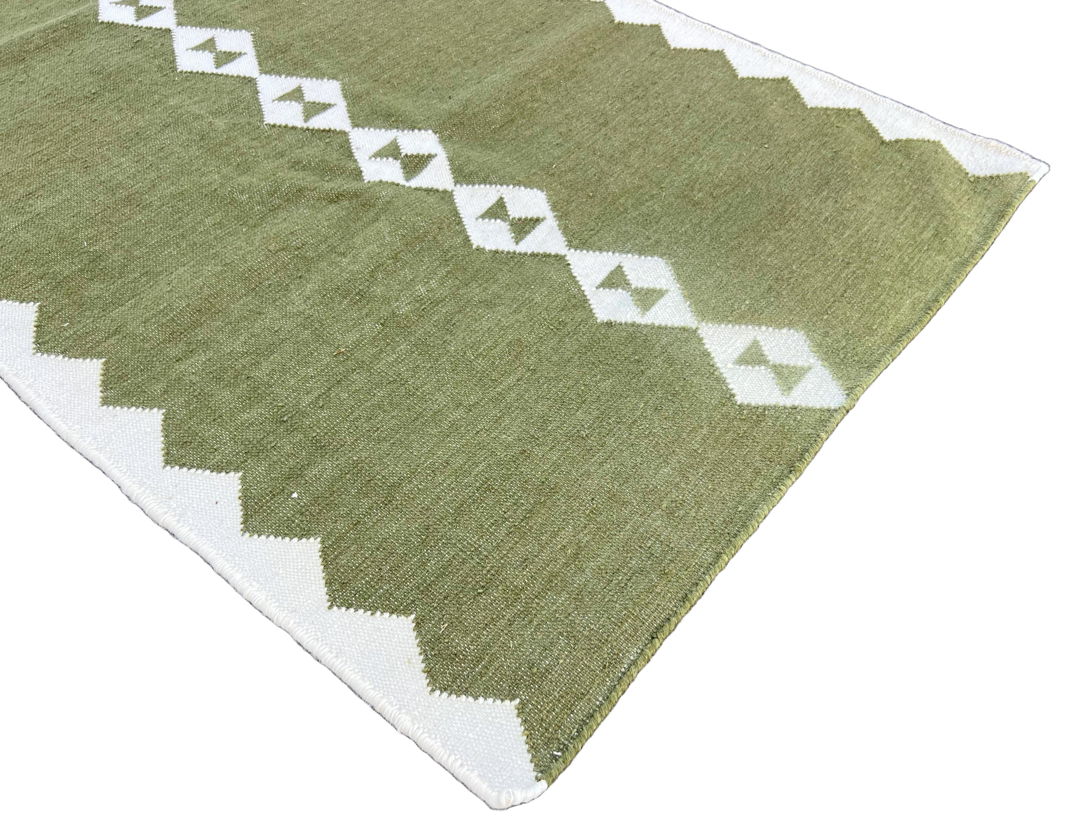Handmade Wool Area Flat Weave Runner, 3x12 Green, Cream Geometric Indian Dhurrie In New Condition For Sale In Jaipur, IN
