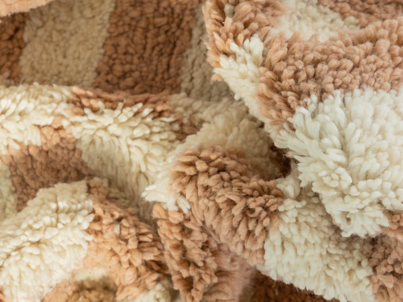 Handgefertigter marokkanischer Beni Ourain-Berberteppich aus Wolle (Marokkanisch) im Angebot