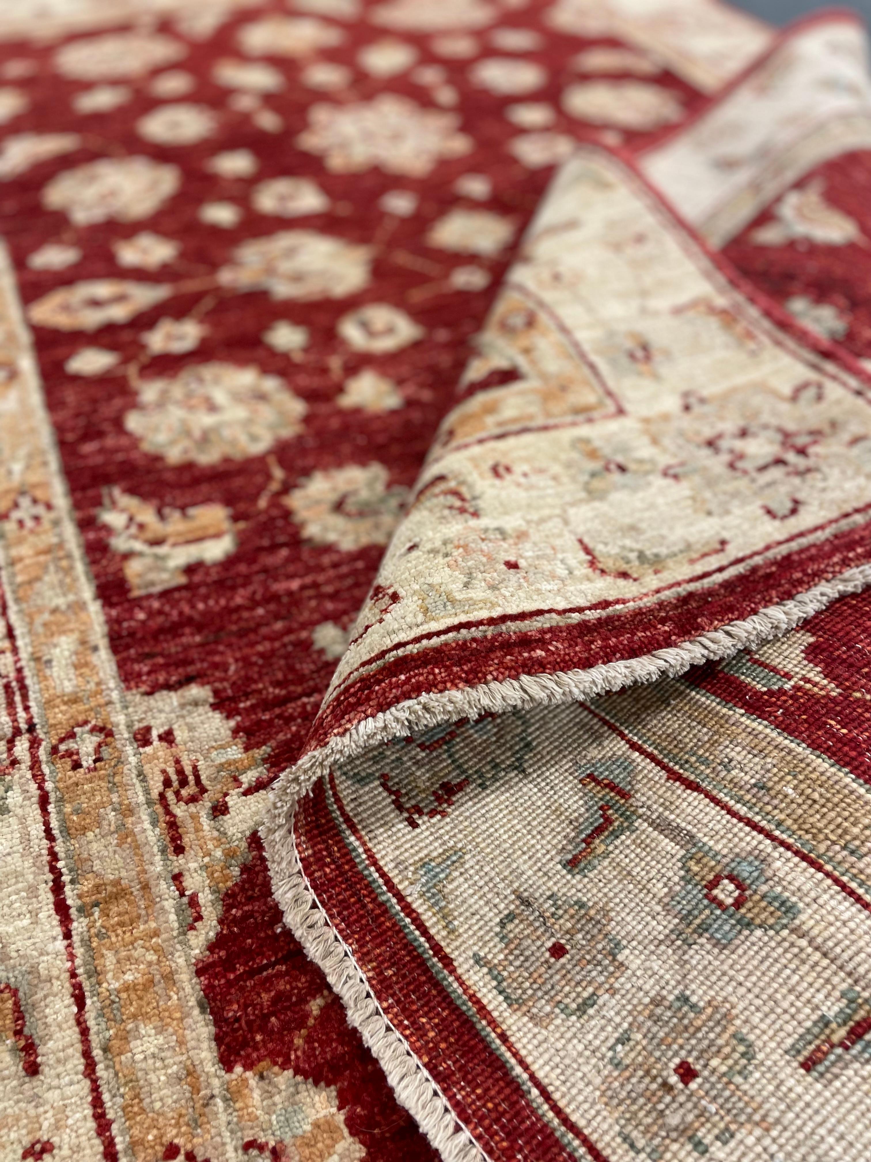 Handgefertigter roter Wollteppich, floraler Orientteppich für das Wohnzimmer 152x100cm im Angebot 4