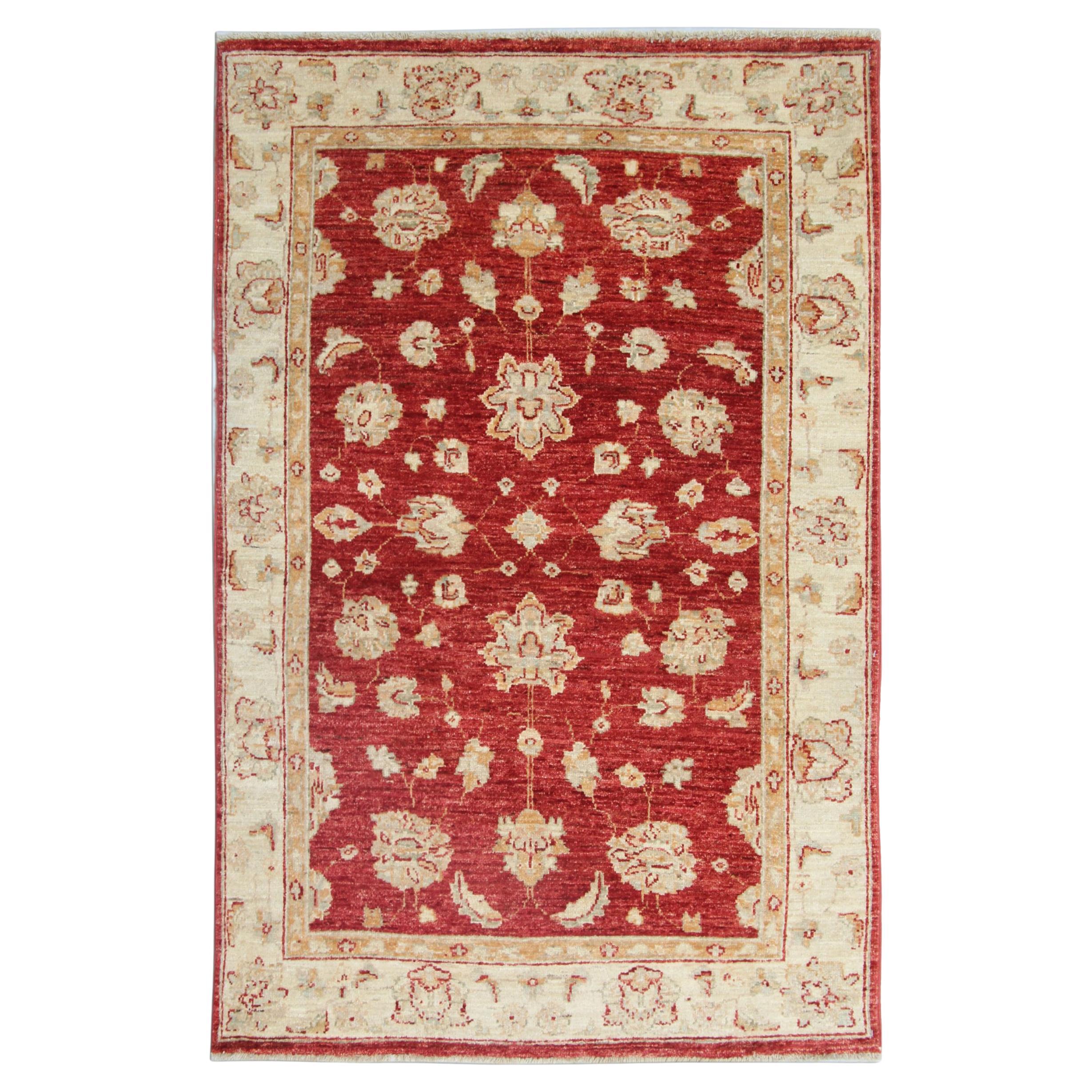 Handgefertigter roter Wollteppich, floraler Orientteppich für das Wohnzimmer 152x100cm im Angebot