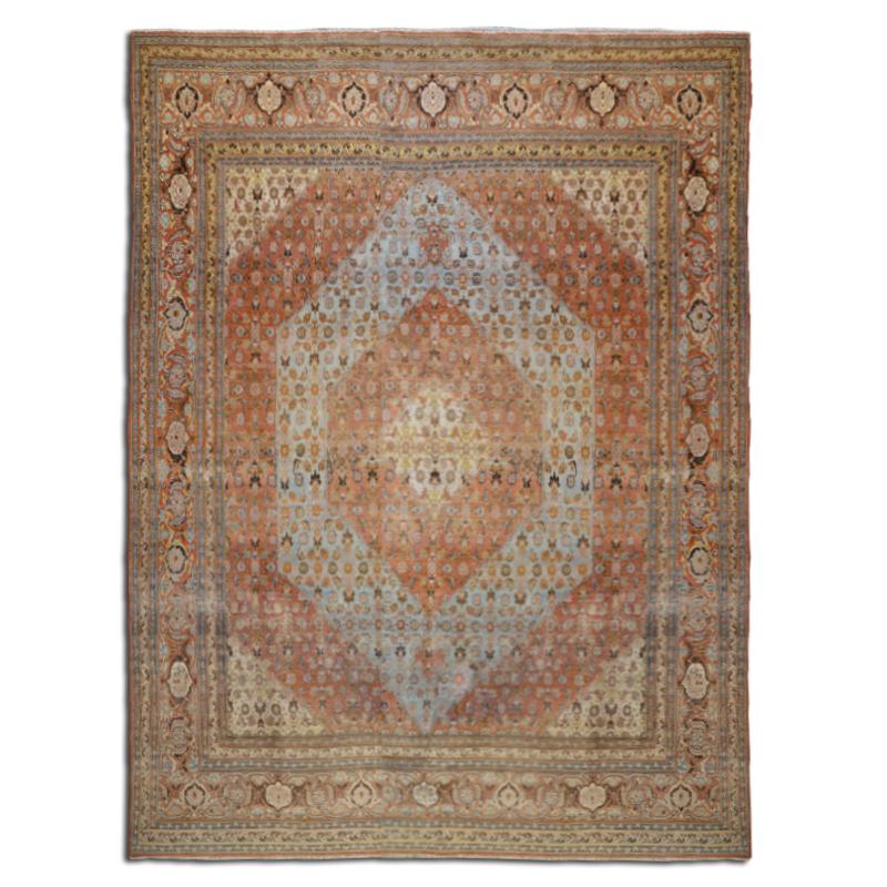 Classic design rug like from the city of Tabriz. Measures: 3.80 x 2.90 m
- Excellent piece characterized by the use of interlocking vanes and rosettes throughout the central field.
- Border work very similar to the field, which provides great
