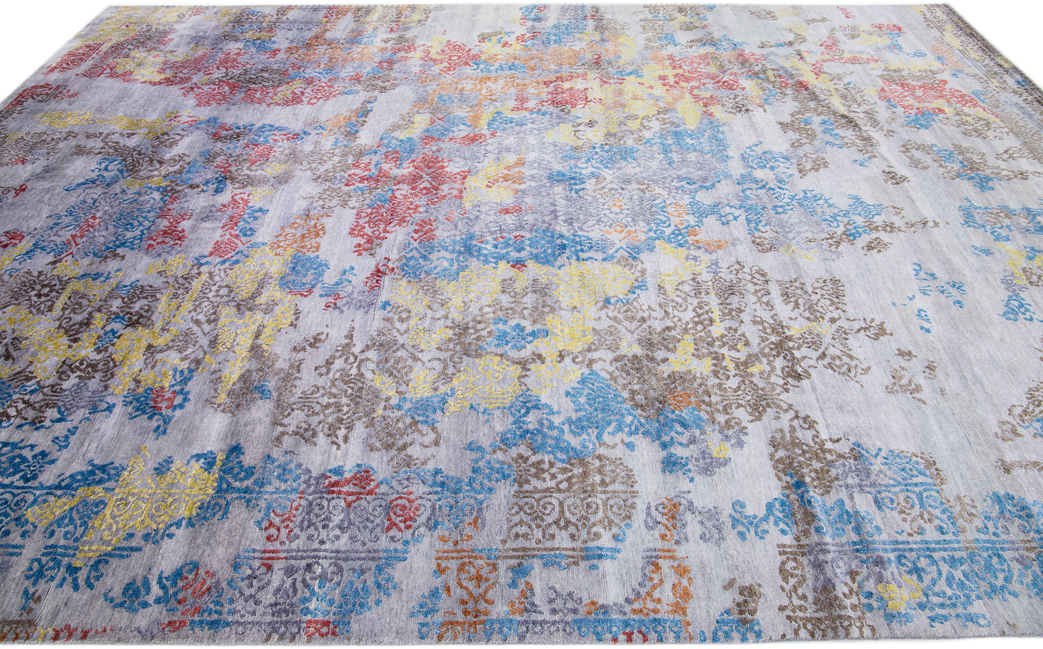 Handgefertigter Teppich aus Wolle und Seide mit mehrfarbigem, abstraktem Design (Indisch) im Angebot