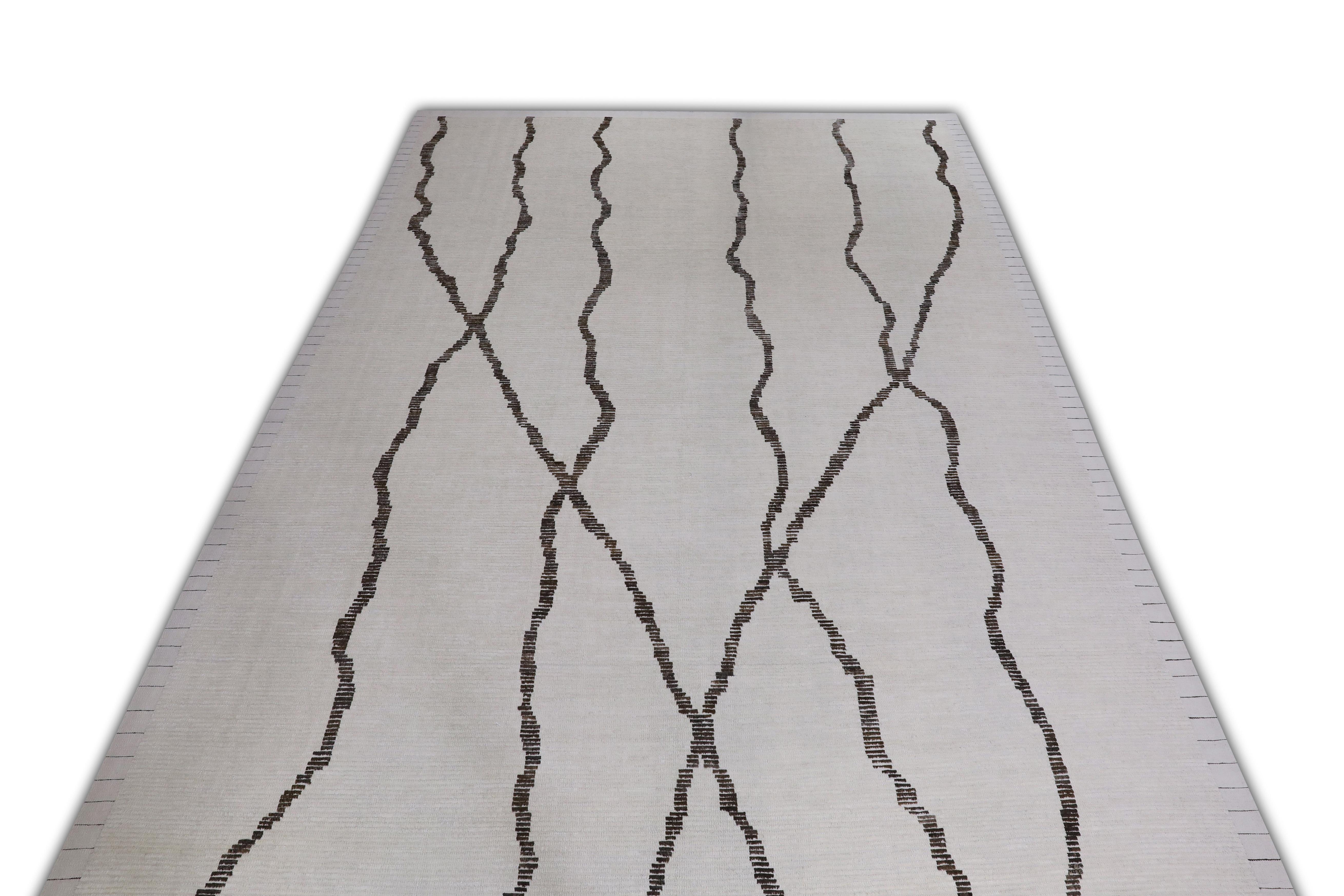 Uno splendido tappeto turco Tulu moderno che aggiungerà sicuramente un tocco di calore e lusso a qualsiasi spazio. Questo tappeto è stato meticolosamente intrecciato a mano con tecniche tradizionali che ne garantiscono la qualità e la durata.

Il