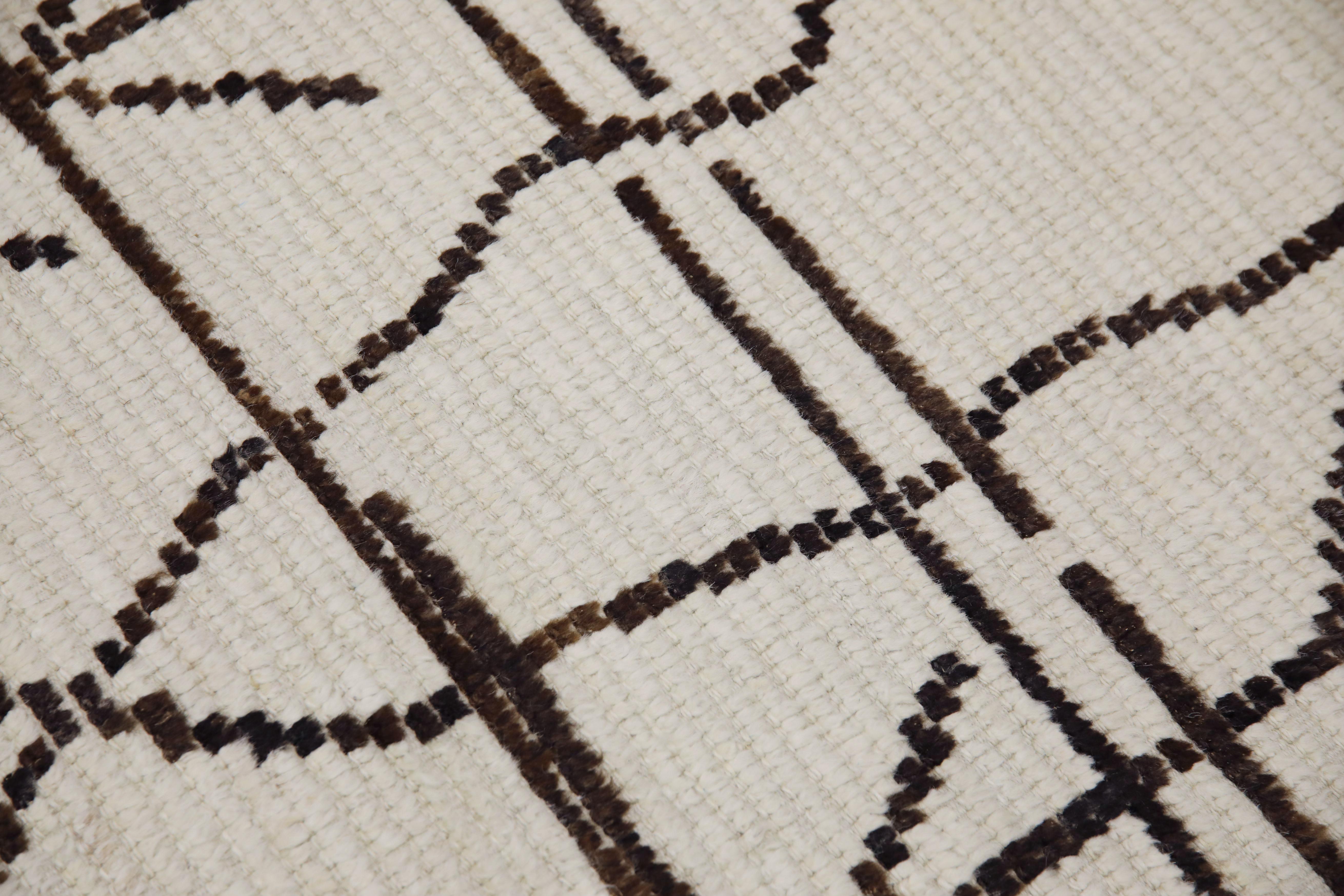 Handgefertigter Tulu-Teppich aus Wolle in geometrischem Design 2'8