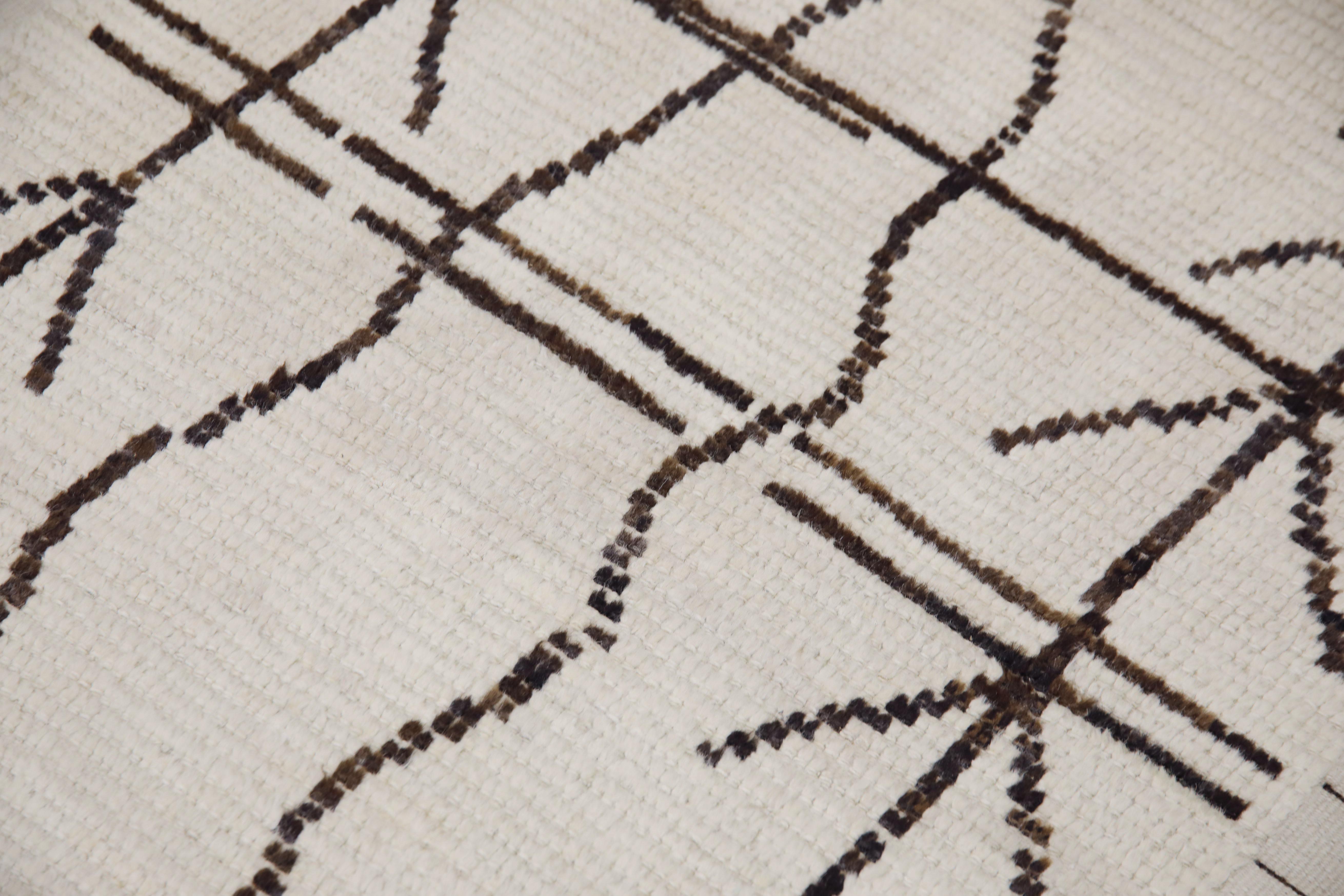 Handgefertigter Tulu-Teppich aus Wolle in geometrischem Design 2'8