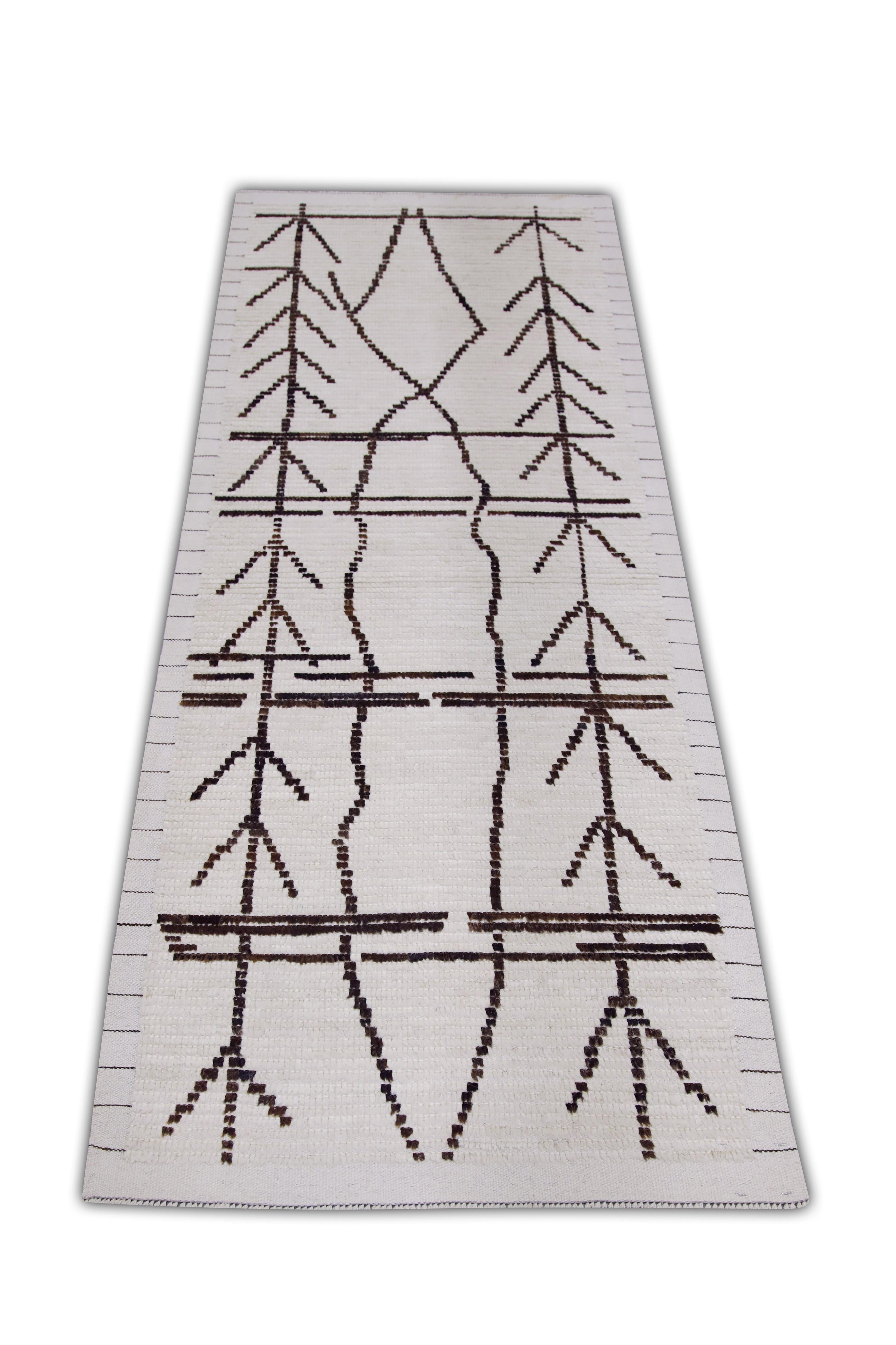 Uno splendido tappeto turco Tulu moderno che aggiungerà sicuramente un tocco di calore e lusso a qualsiasi spazio. Questo tappeto è stato meticolosamente intrecciato a mano con tecniche tradizionali che ne garantiscono la qualità e la durata.

Il