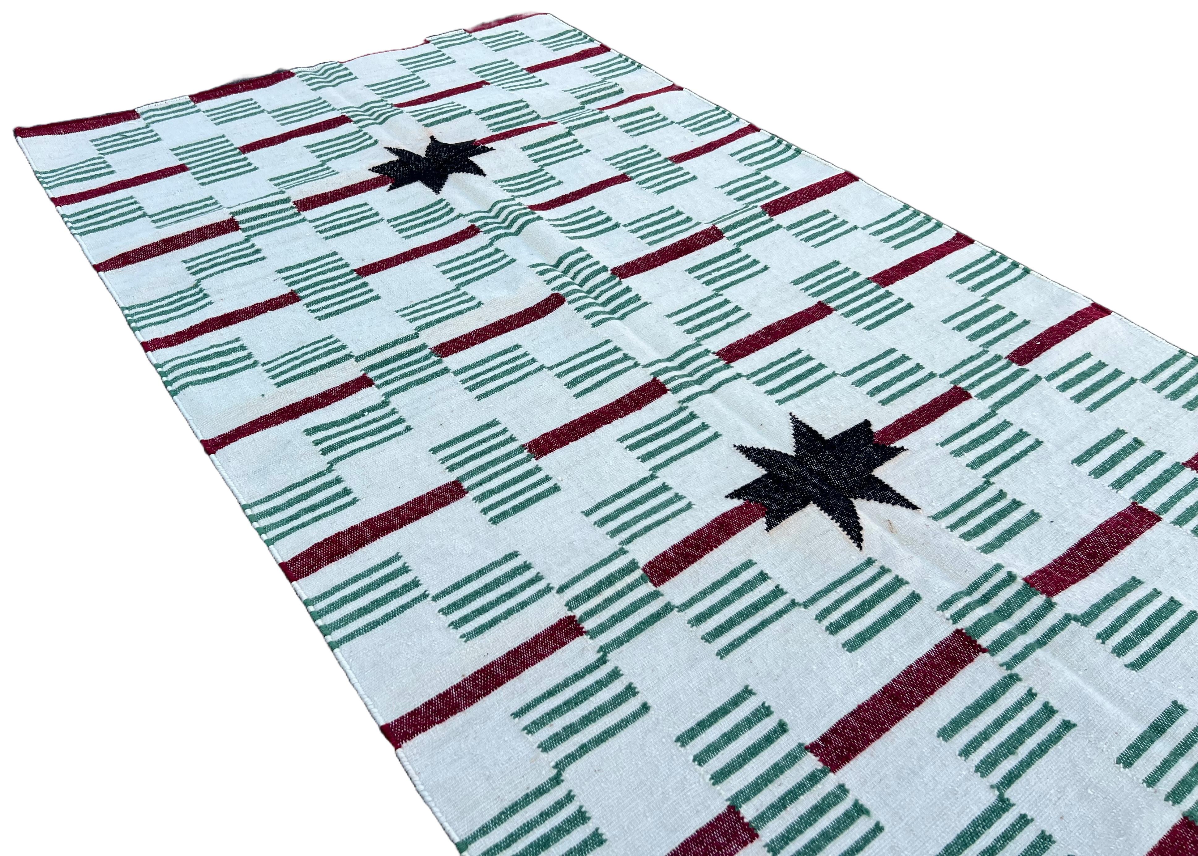 Handmade Woolen Area Flat Weave Rug, 4x7 White, Green Star Dash Indian Dhurrie In New Condition For Sale In Jaipur, IN