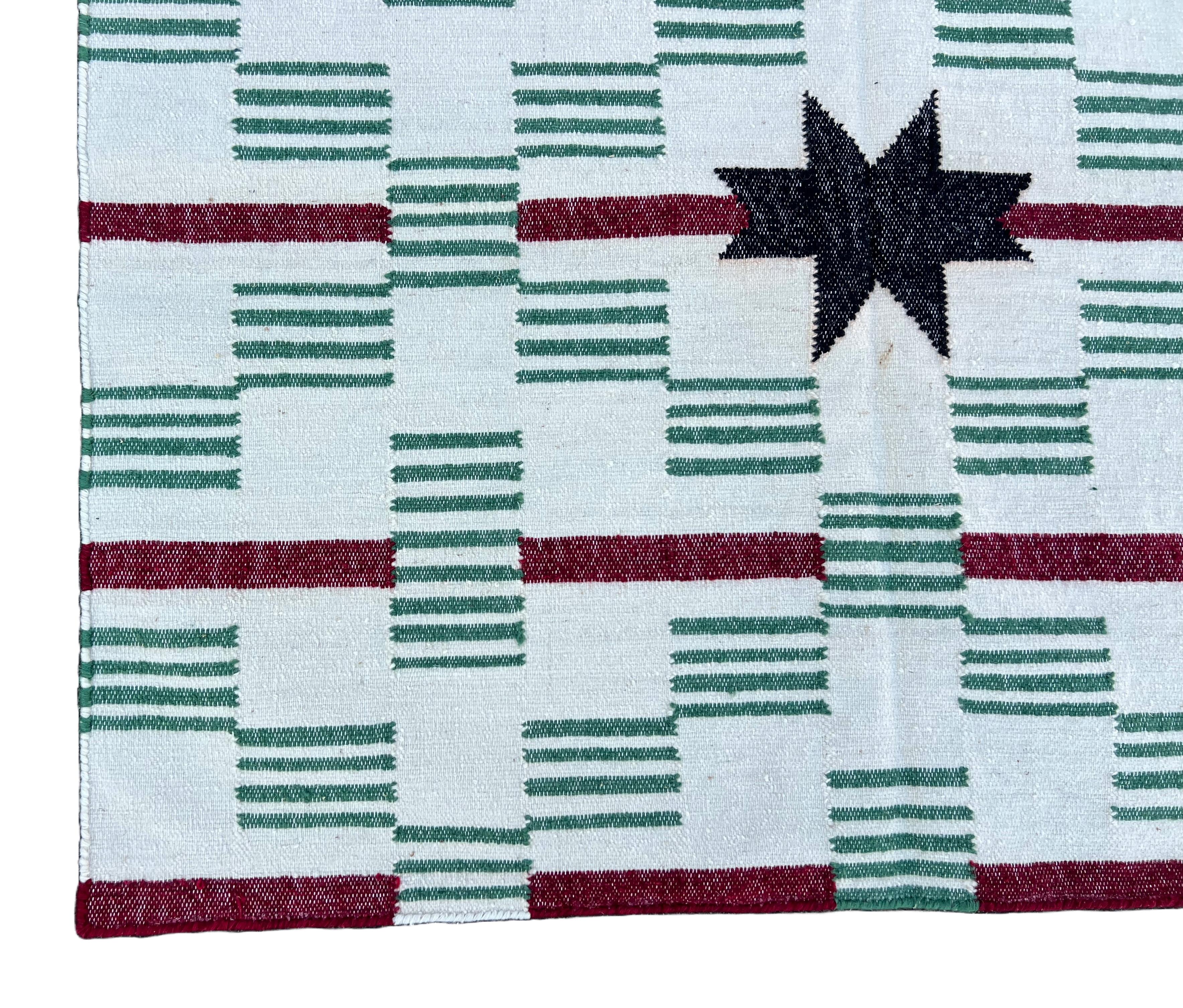 Handmade Woolen Area Flat Weave Rug, 4x7 White, Green Star Dash Indian Dhurrie For Sale 2