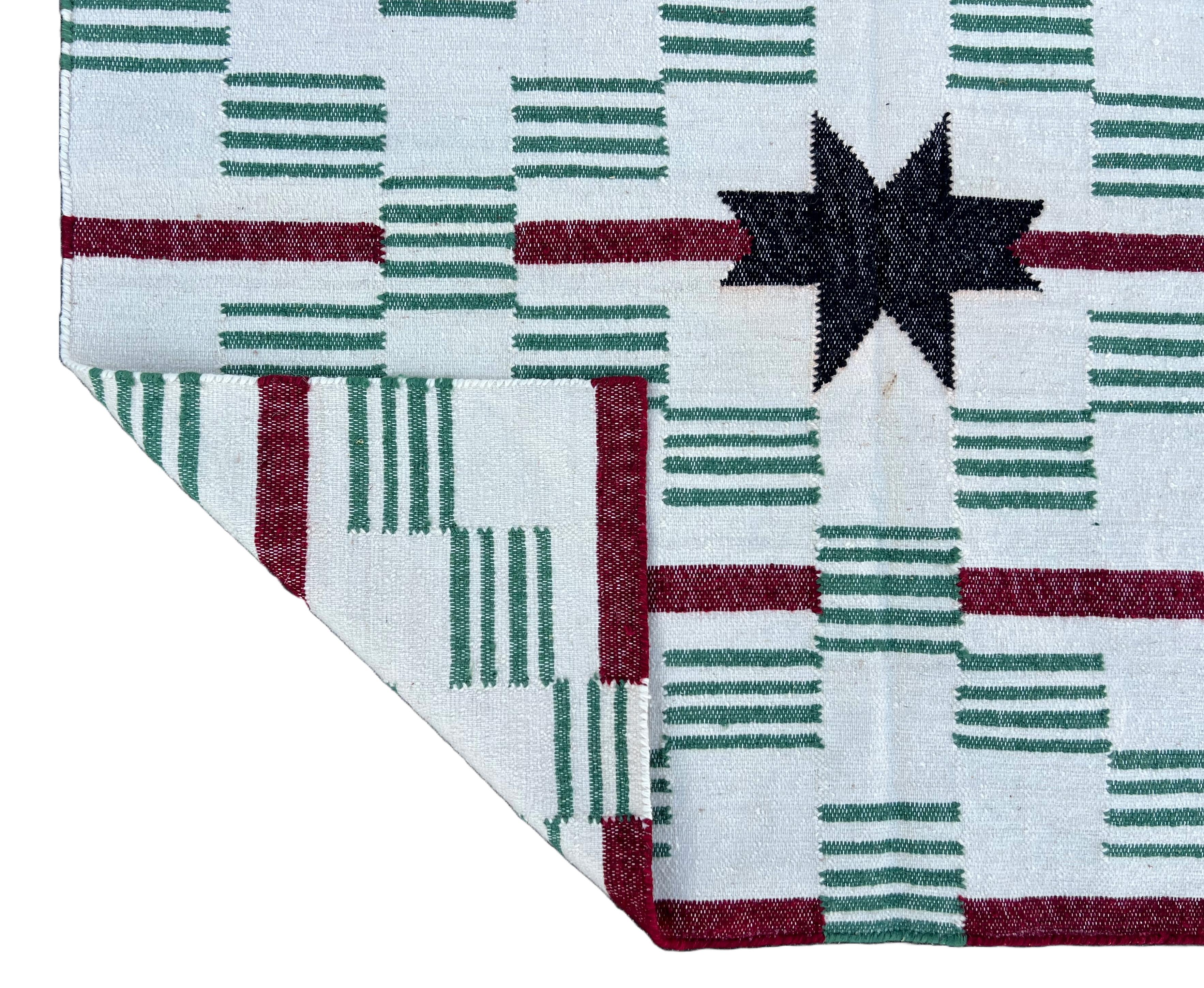Handmade Woolen Area Flat Weave Rug, 4x7 White, Green Star Dash Indian Dhurrie For Sale 3