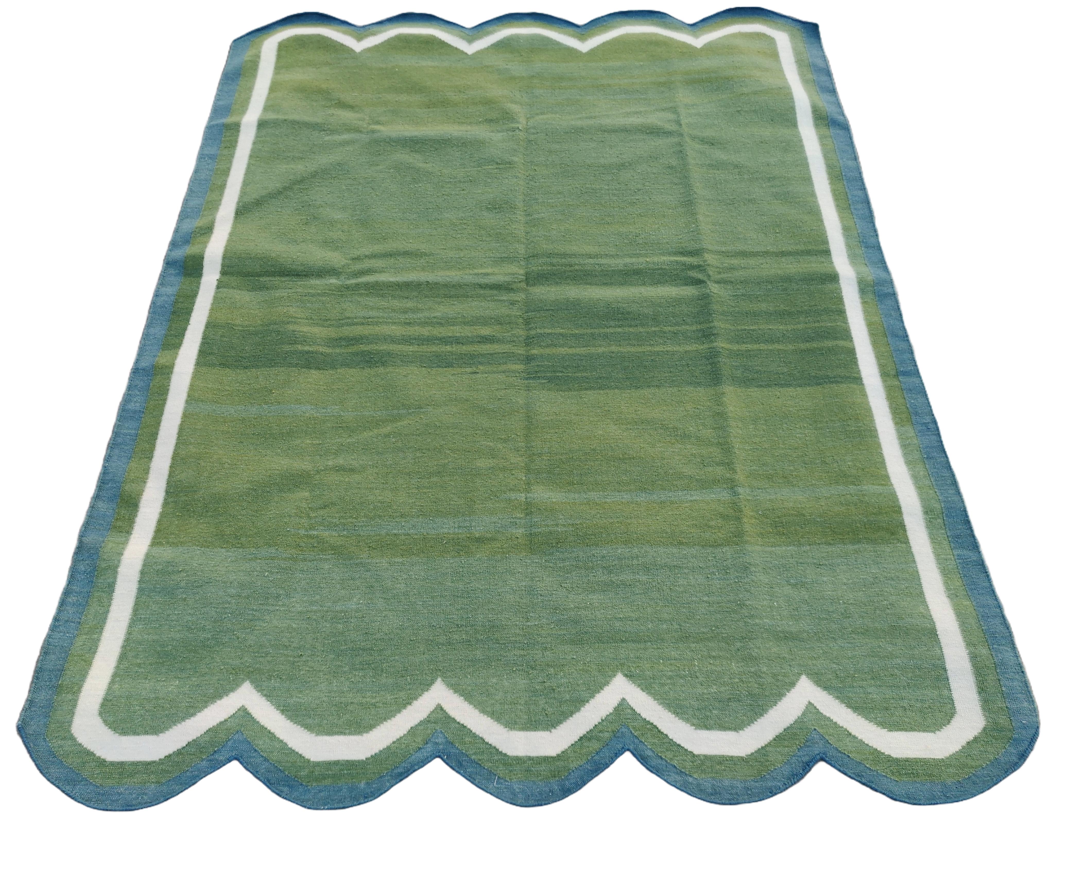 XXIe siècle et contemporain Tapis Dhurrie à tissage plat fait à la main, 5 x 7, à rayures festonnées vertes et bleues en vente