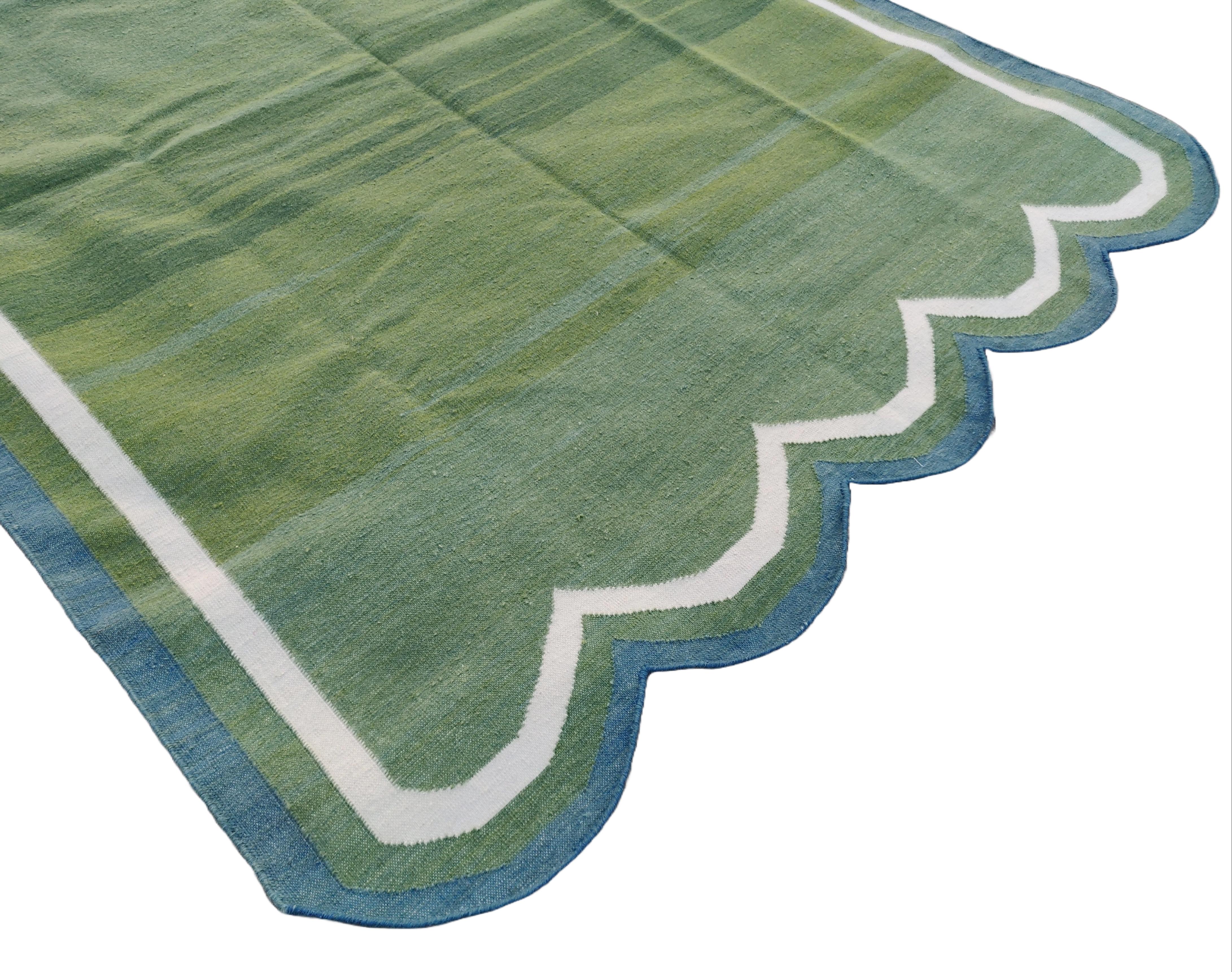 Laine Tapis Dhurrie à tissage plat fait à la main, 5 x 7, à rayures festonnées vertes et bleues en vente