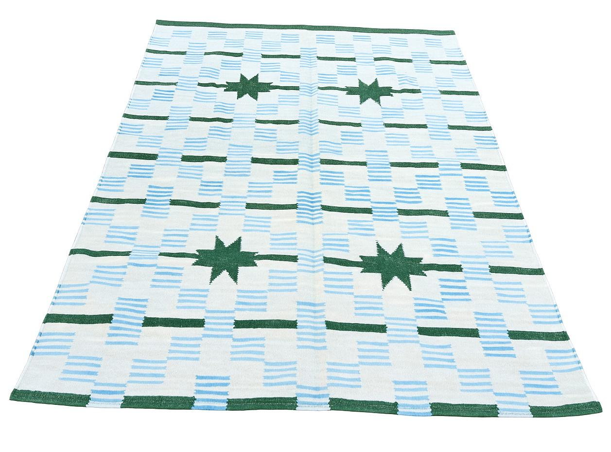 Handmade Woolen Area Flat Weave Rug, 5x7 White, Green Star Dash Indian Dhurrie In New Condition For Sale In Jaipur, IN