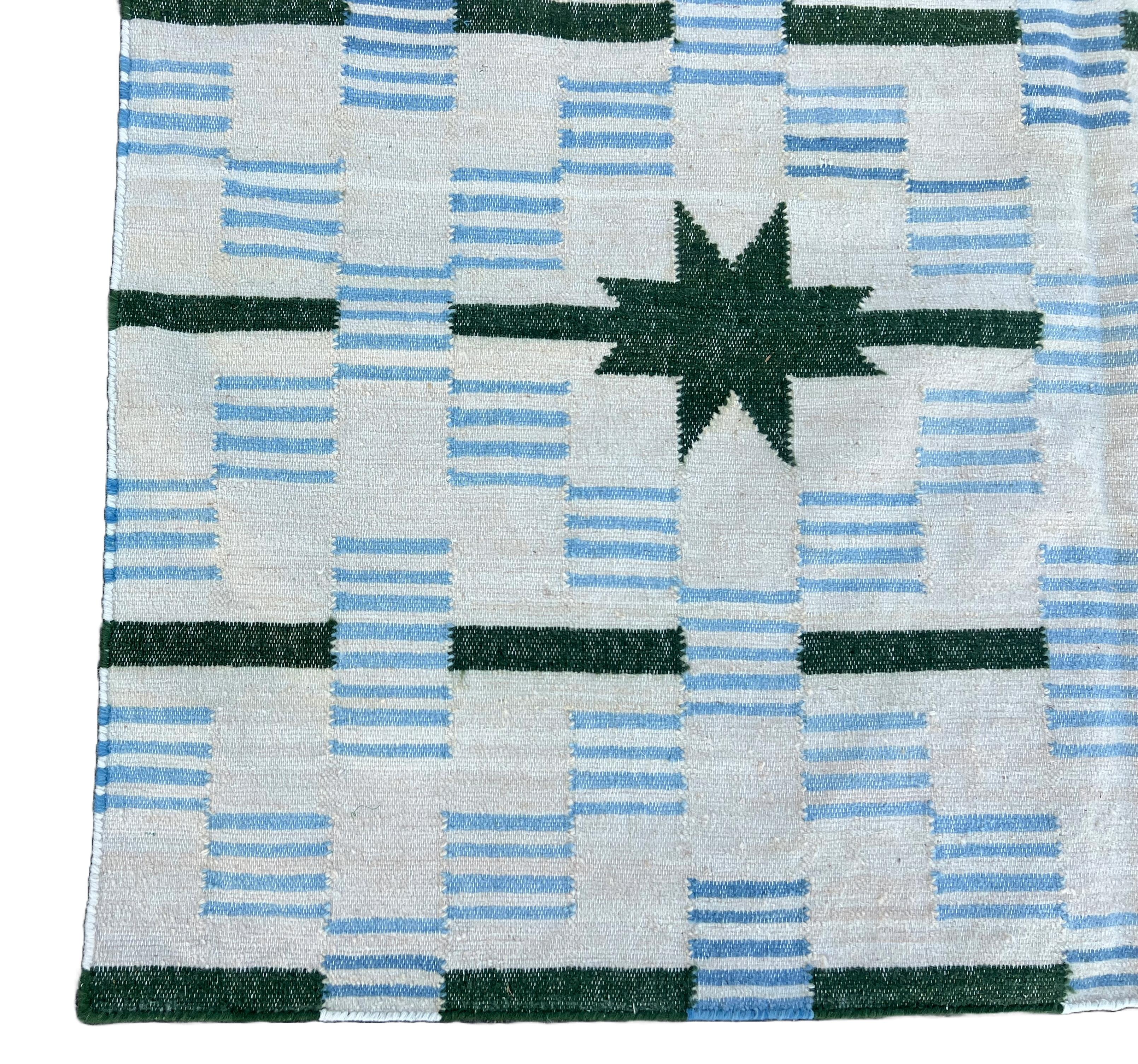 Handmade Woolen Area Flat Weave Rug, 5x7 White, Green Star Dash Indian Dhurrie For Sale 1