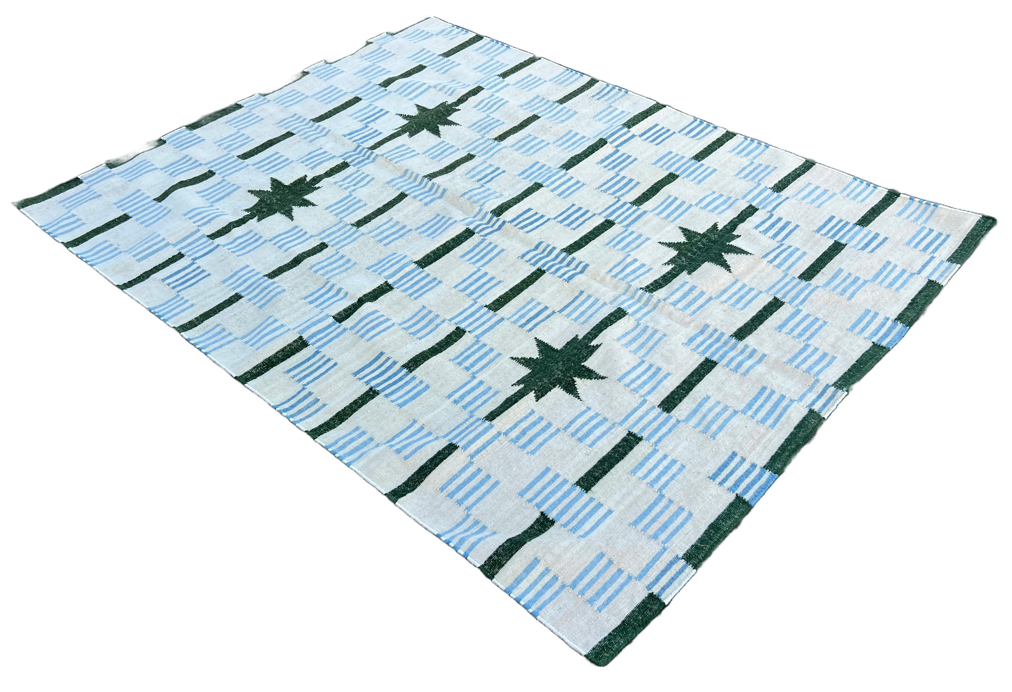 Handmade Woolen Area Flat Weave Rug, 5x7 White, Green Star Dash Indian Dhurrie For Sale 3