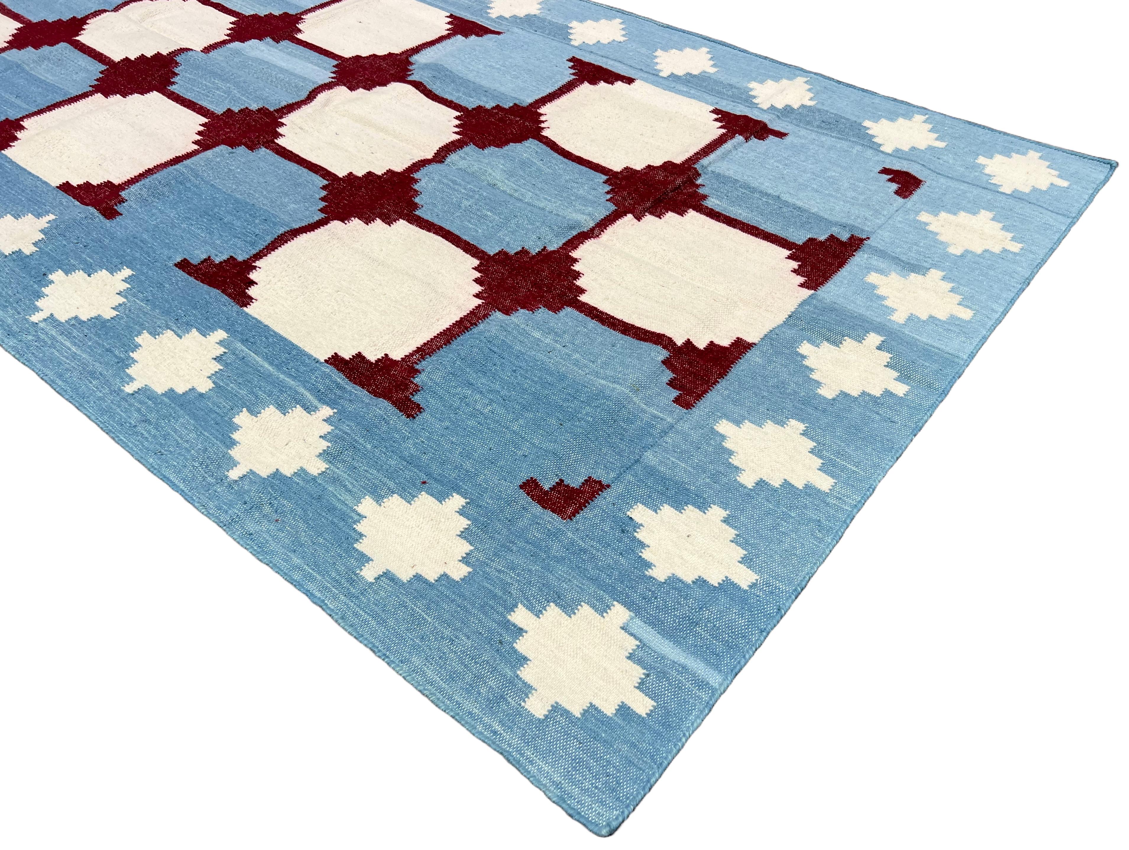 XXIe siècle et contemporain Tapis en laine à tissage plat, 5x8 Tapis Dhurrie à motifs bleus et rouges en vente