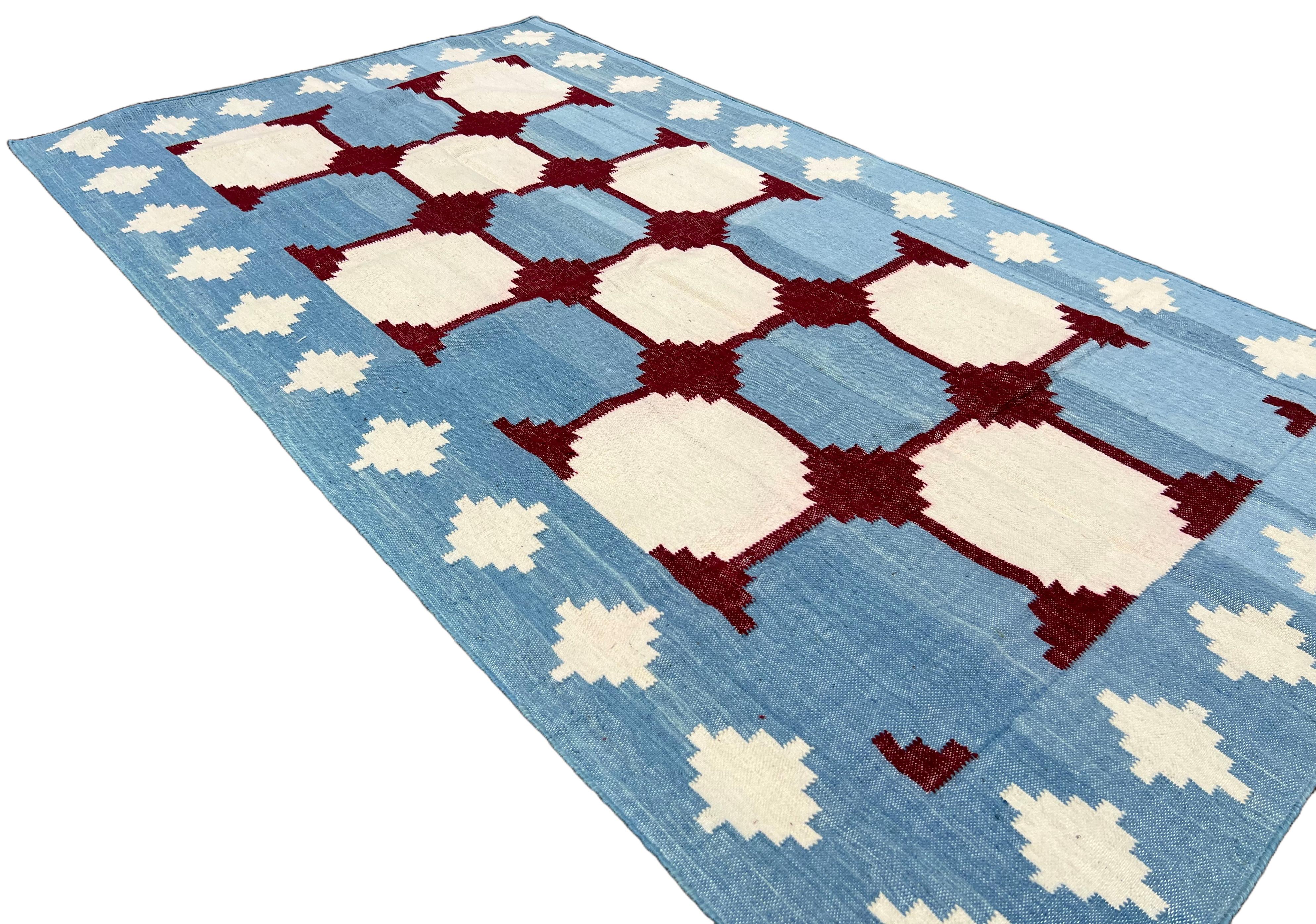 Laine Tapis en laine à tissage plat, 5x8 Tapis Dhurrie à motifs bleus et rouges en vente