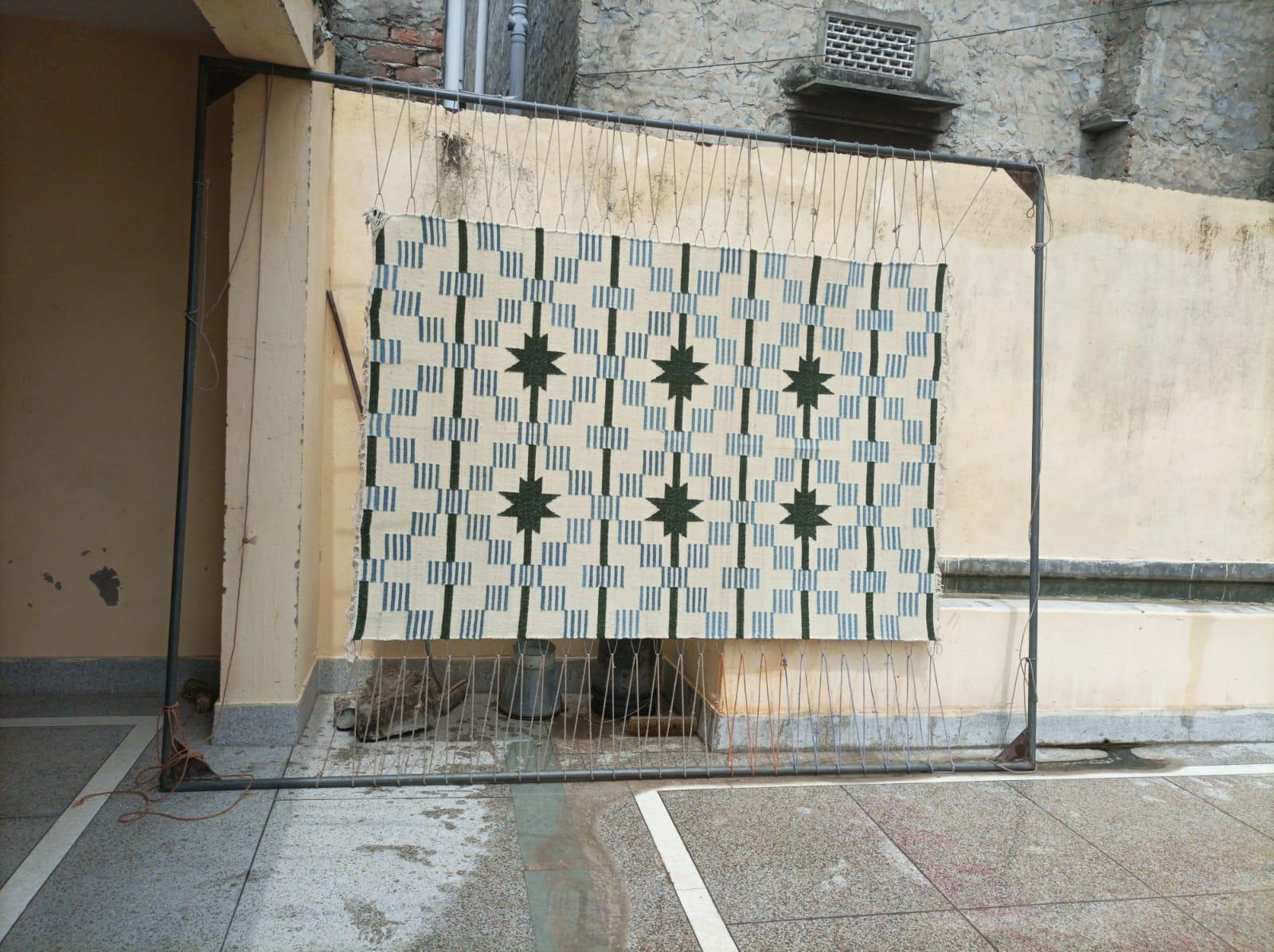 Tapis de sol en laine tissé à plat, 5x8 blanc, vert Star Dash Indian Dhurrie en vente 3