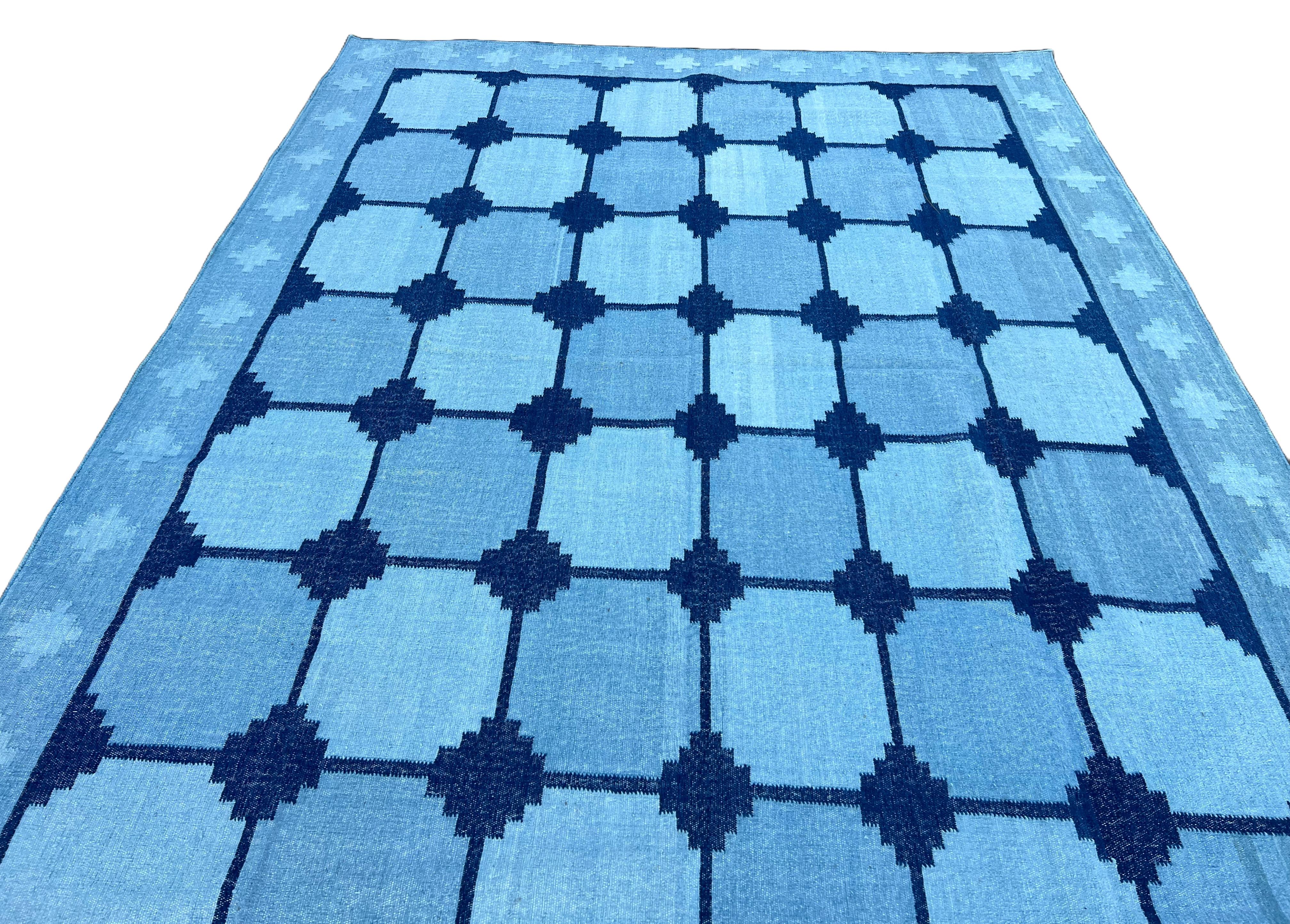 Tapis de sol en laine tissé à plat, 8x1 carreaux bleu ciel et bleu denim Swedish Dhurrie Neuf - En vente à Jaipur, IN