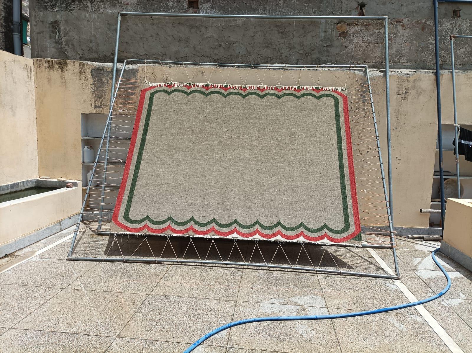 Handmade Woolen Area Flat Weave Rug, 8x10 Beige And Red Scalloped Indian Dhurrie For Sale 5