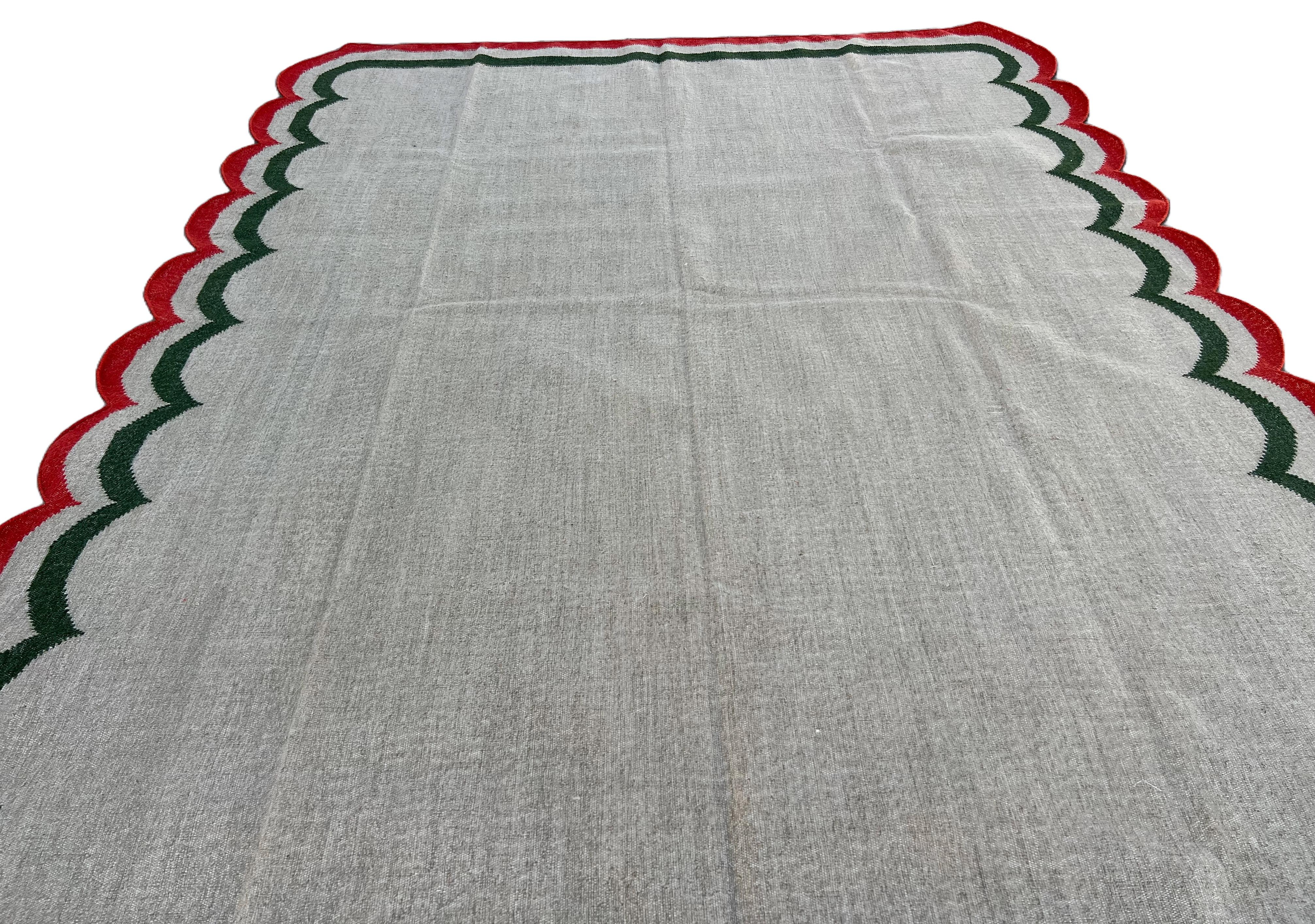 Handmade Woolen Area Flat Weave Rug, 8x10 Beige And Red Scalloped Indian Dhurrie For Sale 2