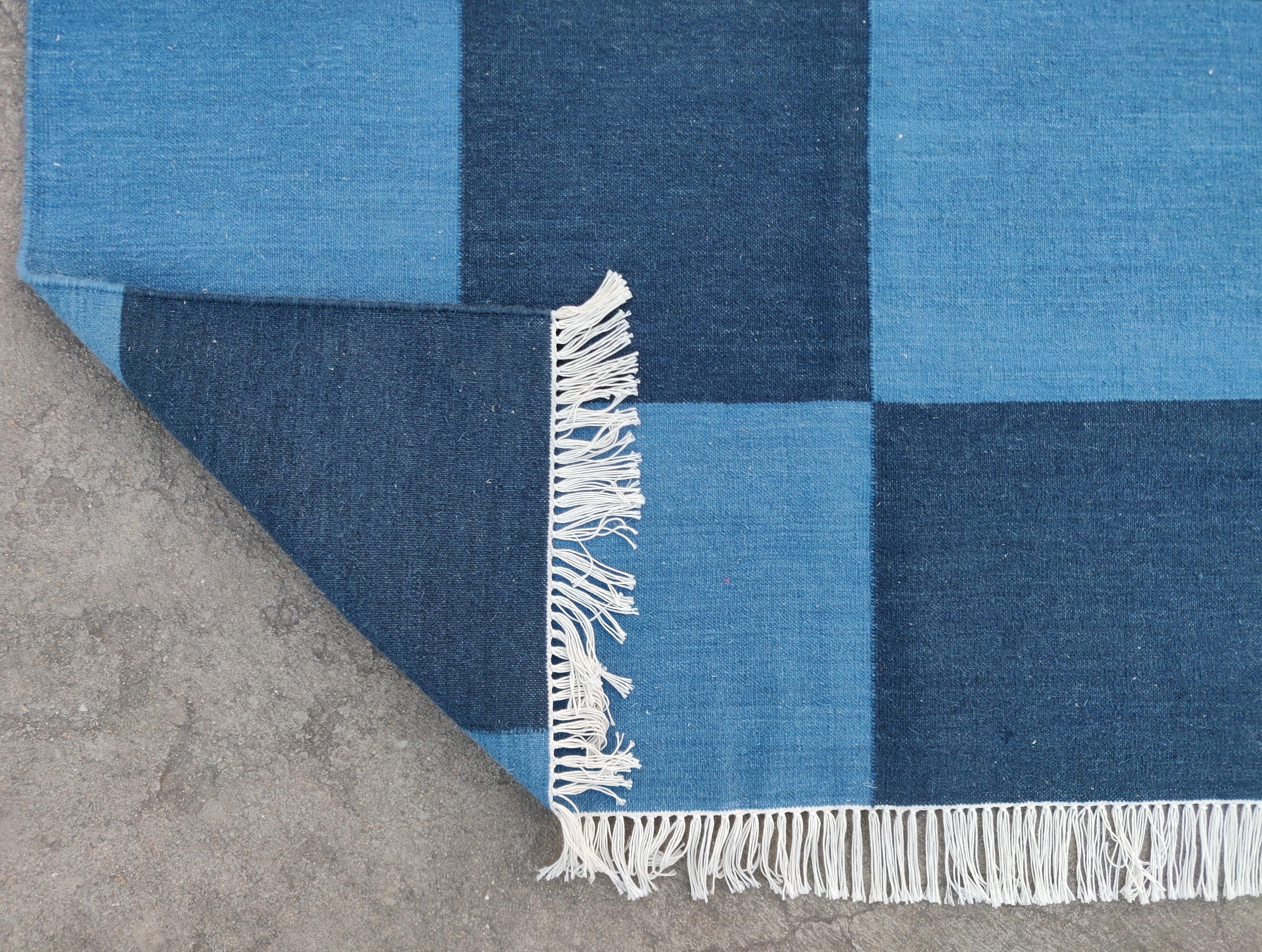 Alfombra de lana hecha a mano de tejido plano, 8x10 Alfombra india Dhurrie a cuadros azul índigo en venta 2