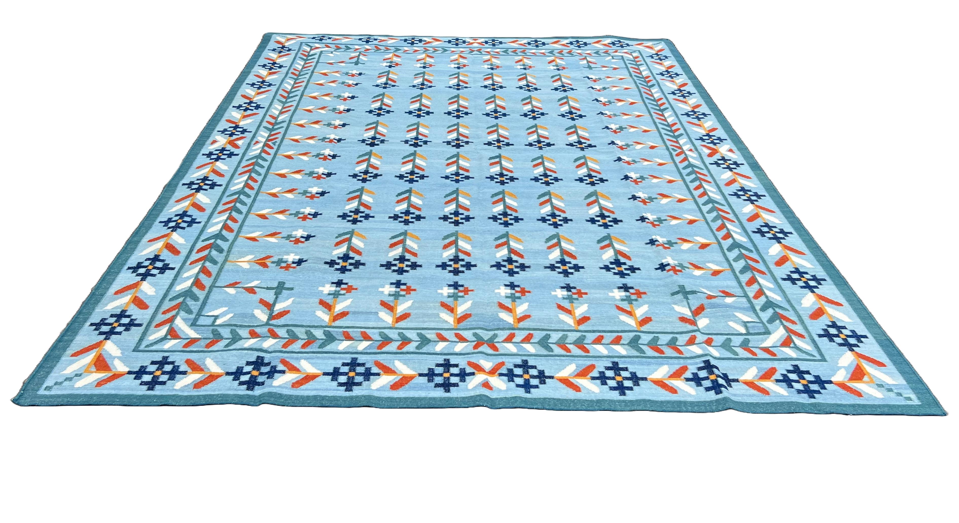 Handmade Woolen Area Flat Weave Rug, 9x12 Blue, Cream, Red Leaf Indian Dhurrie In New Condition For Sale In Jaipur, IN