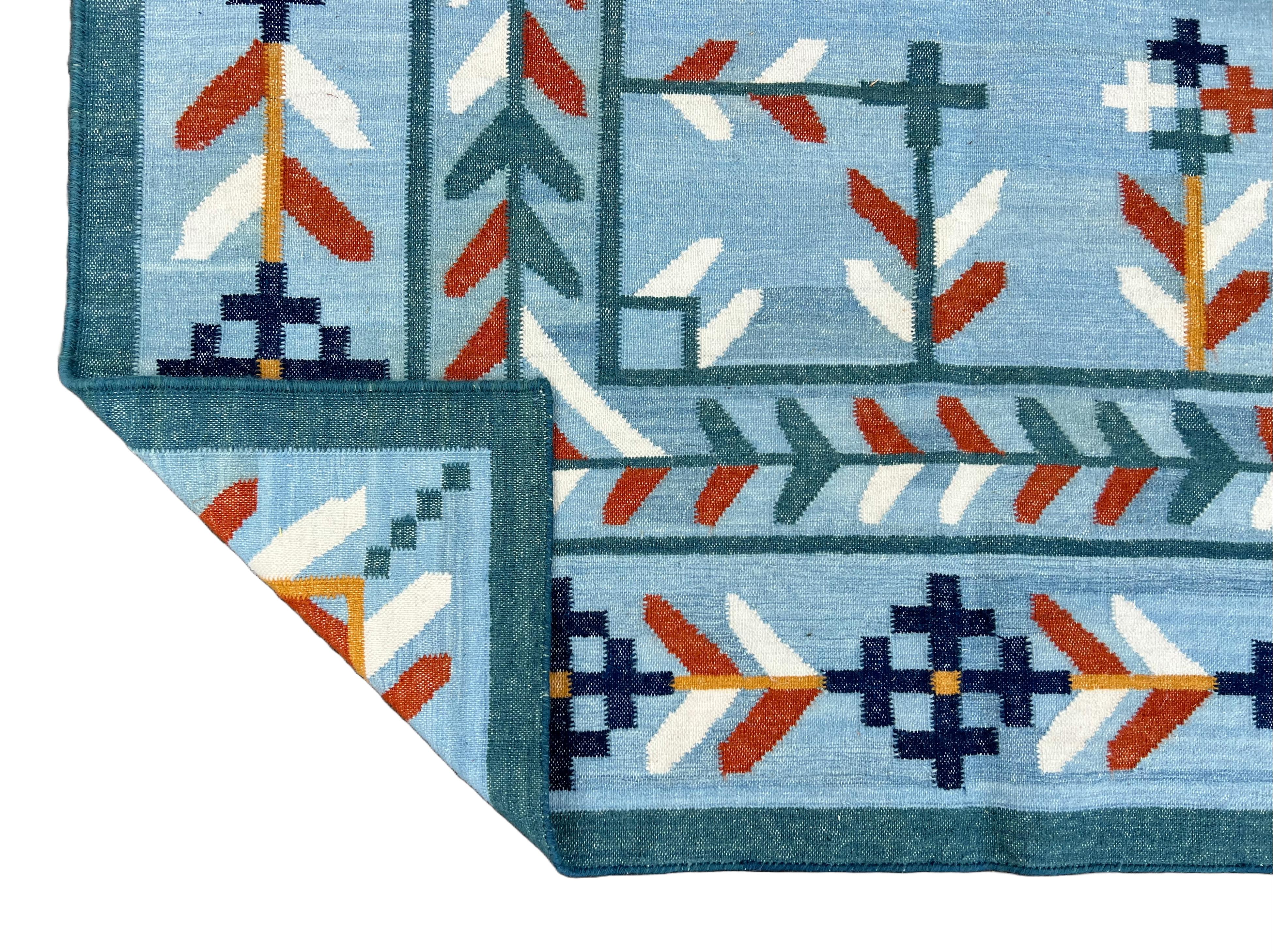 Handmade Woolen Area Flat Weave Rug, 9x12 Blue, Cream, Red Leaf Indian Dhurrie For Sale 2