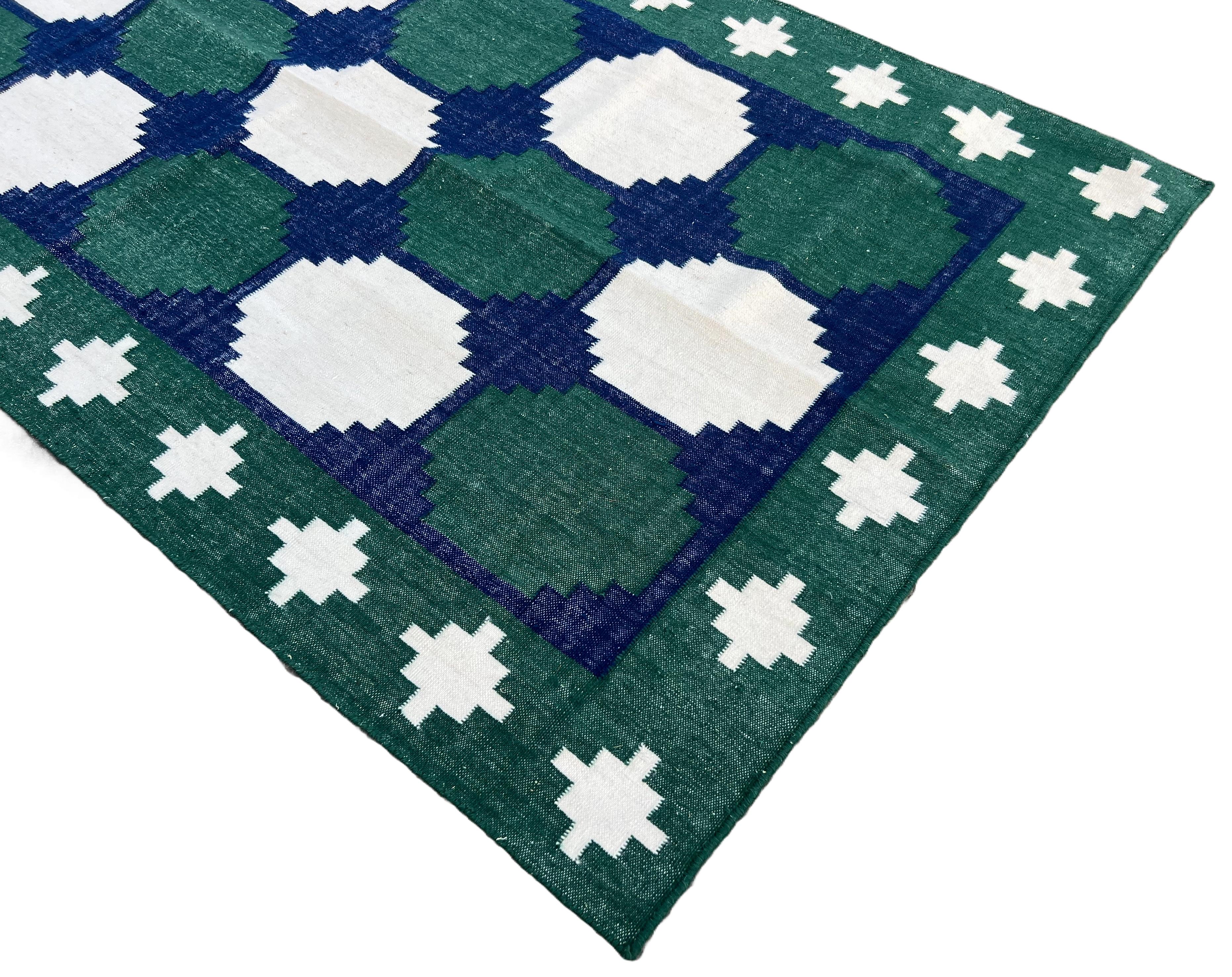 Handgefertigter Flachgewebe-Läufer aus Wolle, 4x10 Blauer und grüner Kachel, indischer Dhurrie, Dhurrie im Angebot 2