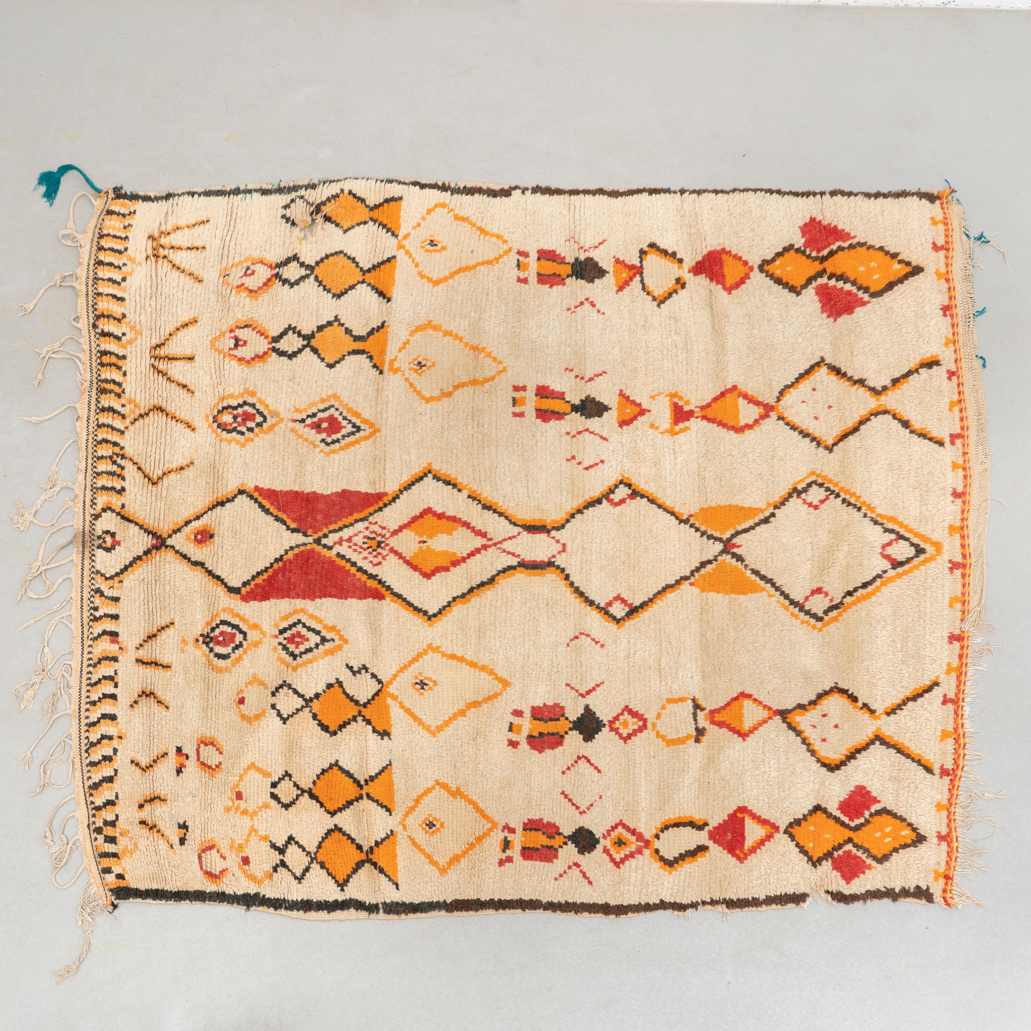 Handmade woven wool Moroccan rug.

Made by unkniown manufacturer in Morocco, circa 1960.

In original condition with minor wear consistent of age and use, preserving a beautiful patina.

Materials:
Wool.