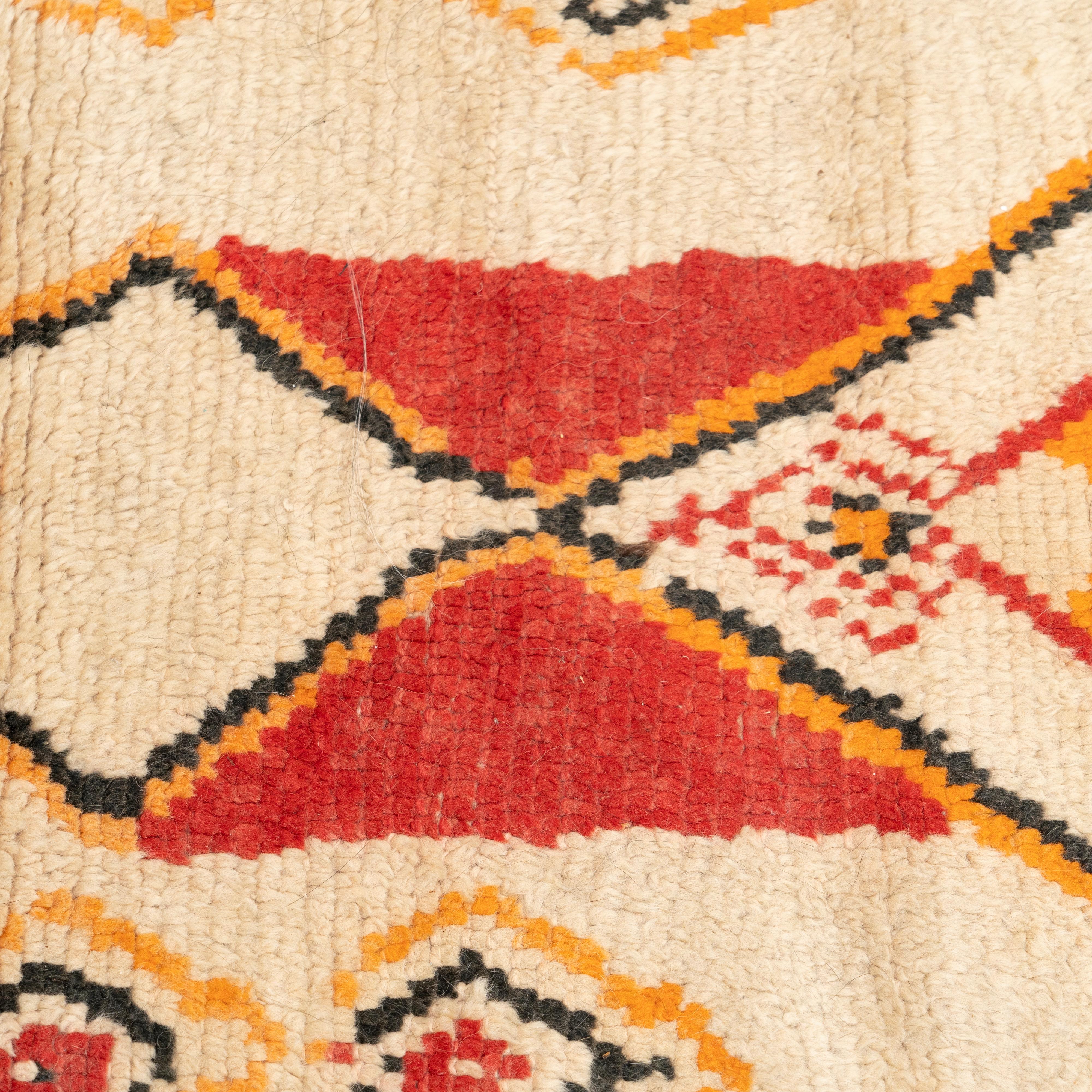 Handmade Wooven Wool Moroccan Rug In Good Condition For Sale In Barcelona, Barcelona