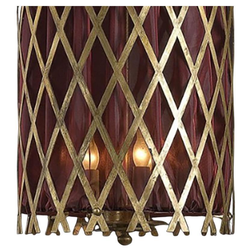Farol enrejado de hierro forjado hecho a mano en pan de oro de 24 ct con pantalla de organza de seda Italiano en venta