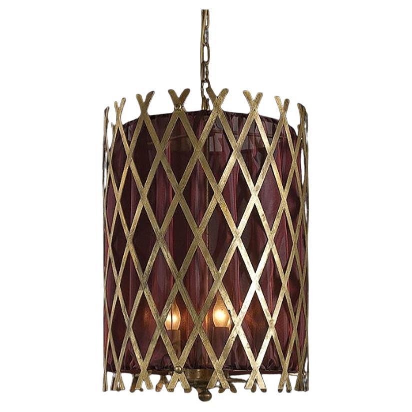 Farol enrejado de hierro forjado hecho a mano en pan de oro de 24 ct con pantalla de organza de seda en venta