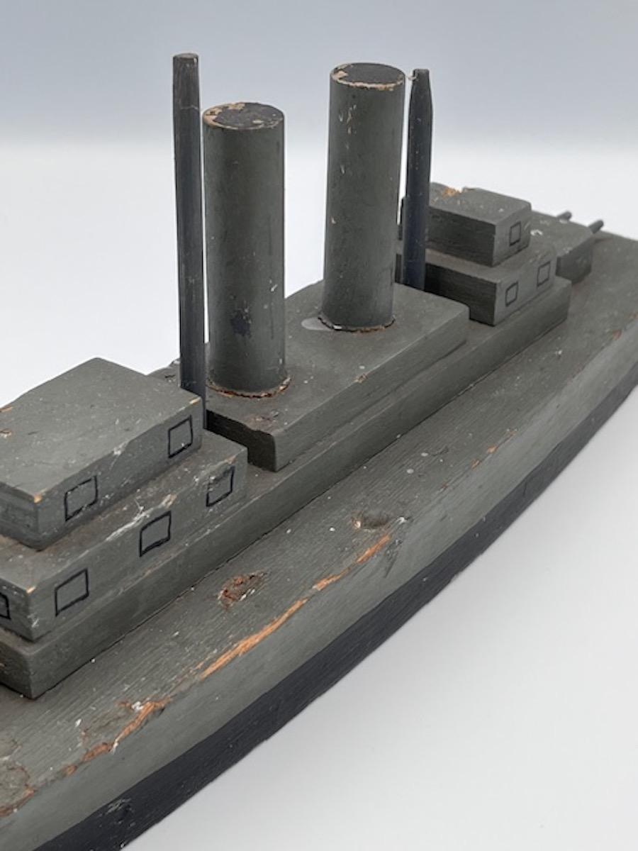 Acorazado de la Segunda Guerra Mundial Hecho a Mano Juguete Infantil de Arte Popular en venta 3