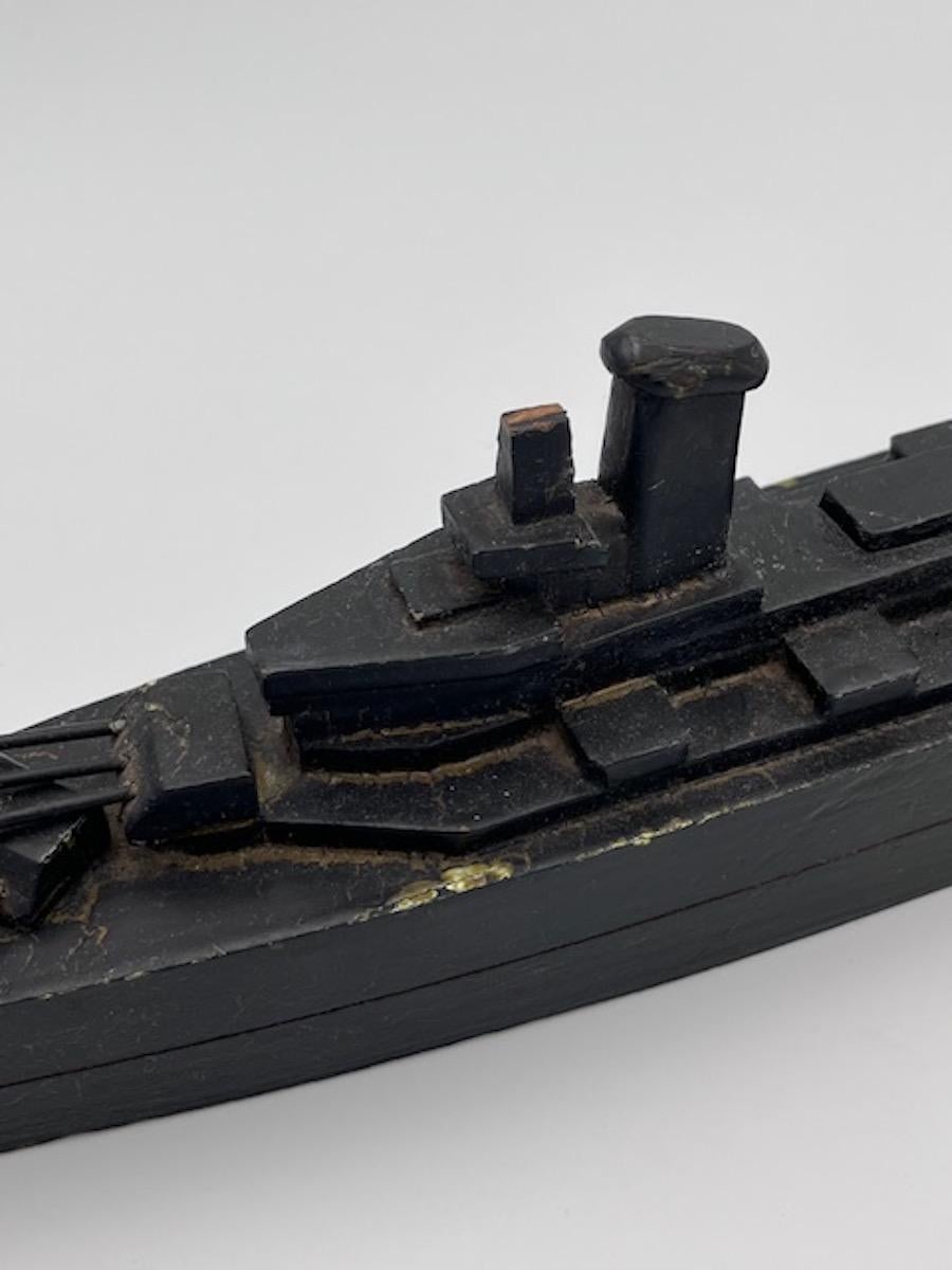 Acorazado de la Segunda Guerra Mundial Hecho a Mano Juguete Infantil de Arte Popular en venta 5