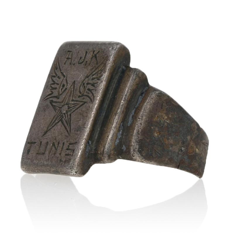 Please note, as can be seen in the photographs, this ring is missing the band. The band can be re-built to any size for a $50 fee. If the band is re-built, we guarantee the work but it will not be returnable.

Era: Vintage 

Metal Content: