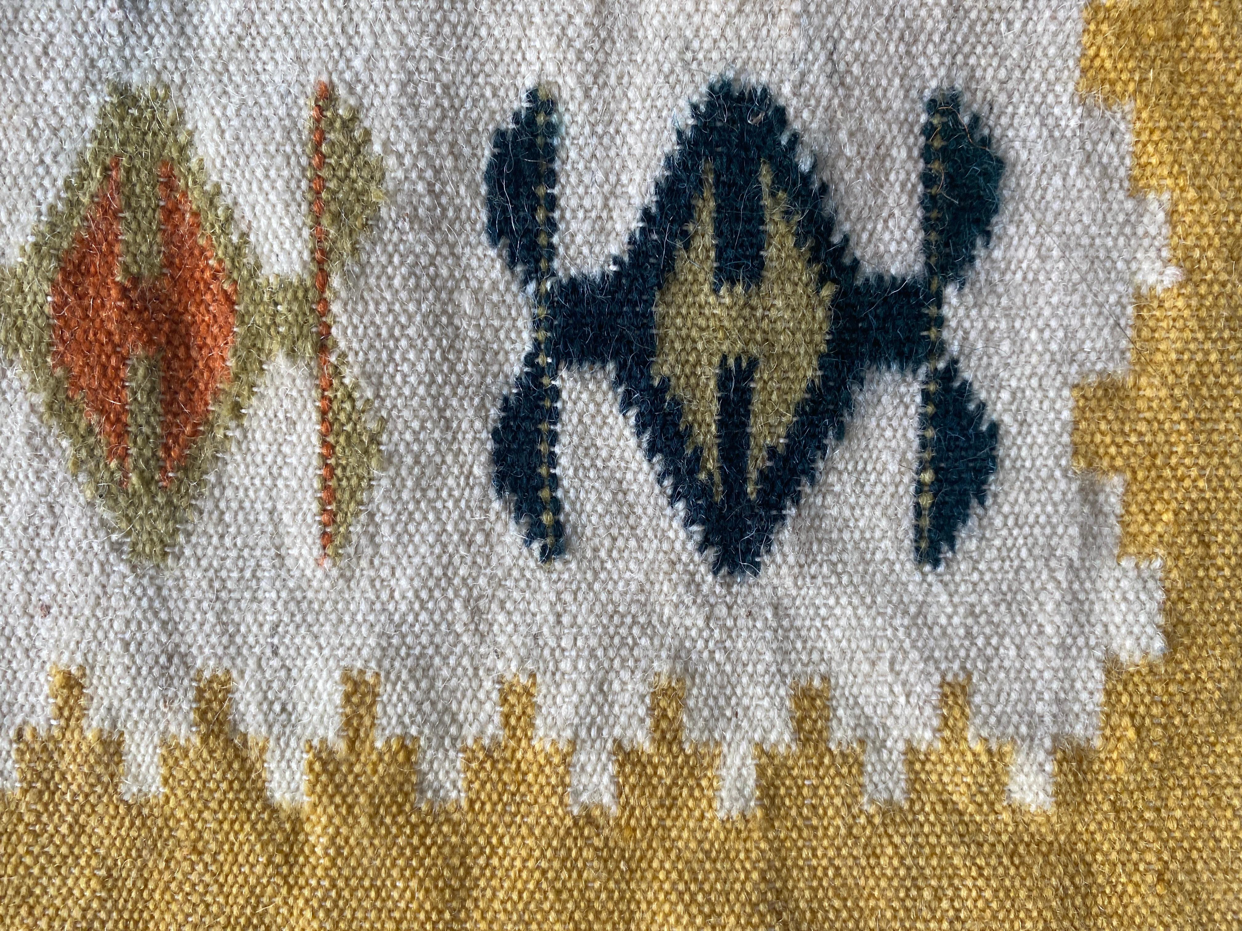 Tapiz de tejido plano amarillo y blanco crema hecho a mano, Vlasti, Grecia, años 1960-70 en venta 3