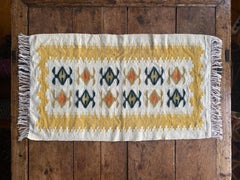 Tapiz de tejido plano amarillo y blanco crema hecho a mano, Vlasti, Grecia, años 1960-70