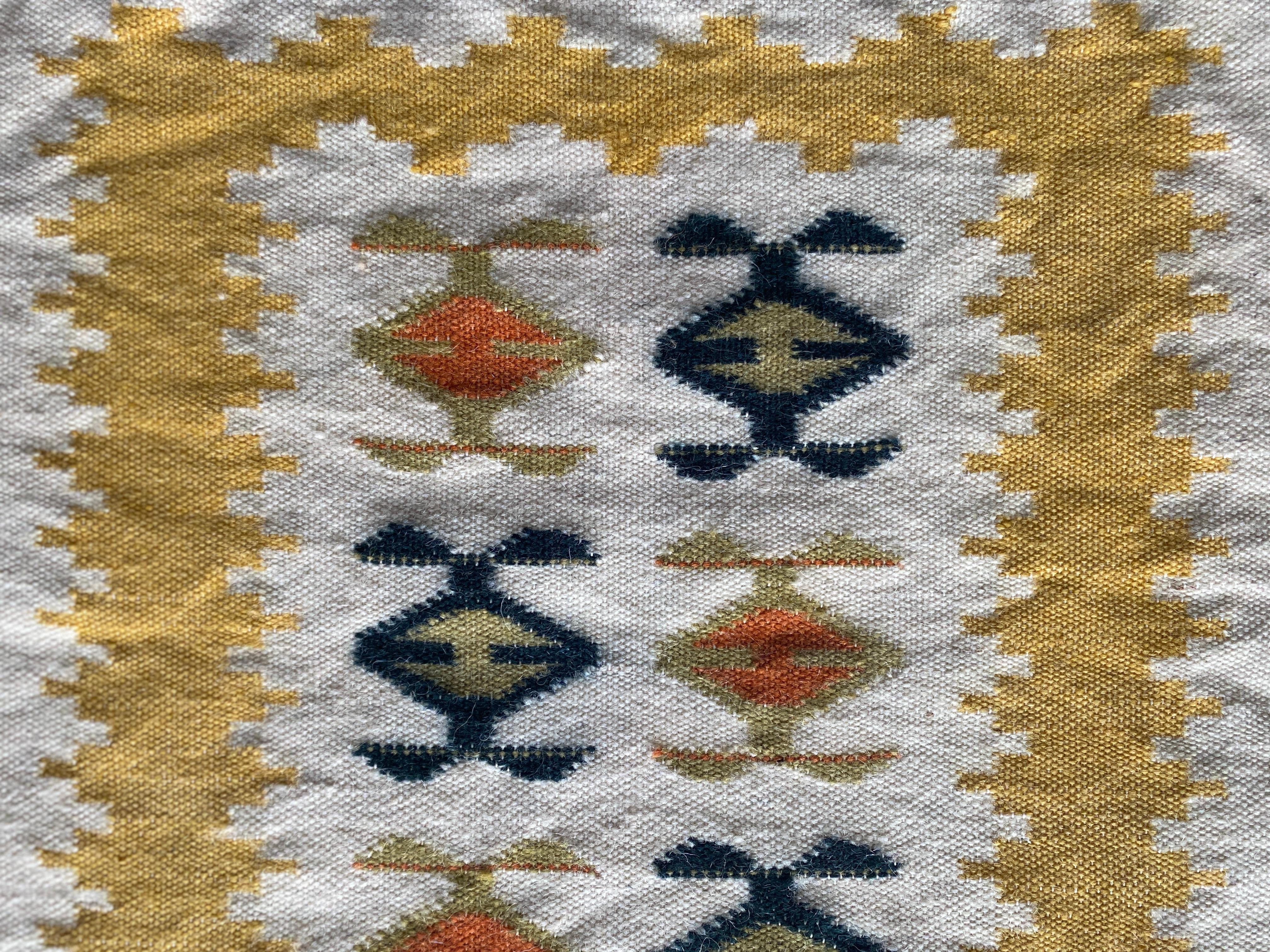 Tapiz de tejido plano amarillo y blanco crema hecho a mano, Vlasti, Grecia, años 1960-70 en Bueno estado para la venta en Grythyttan, SE