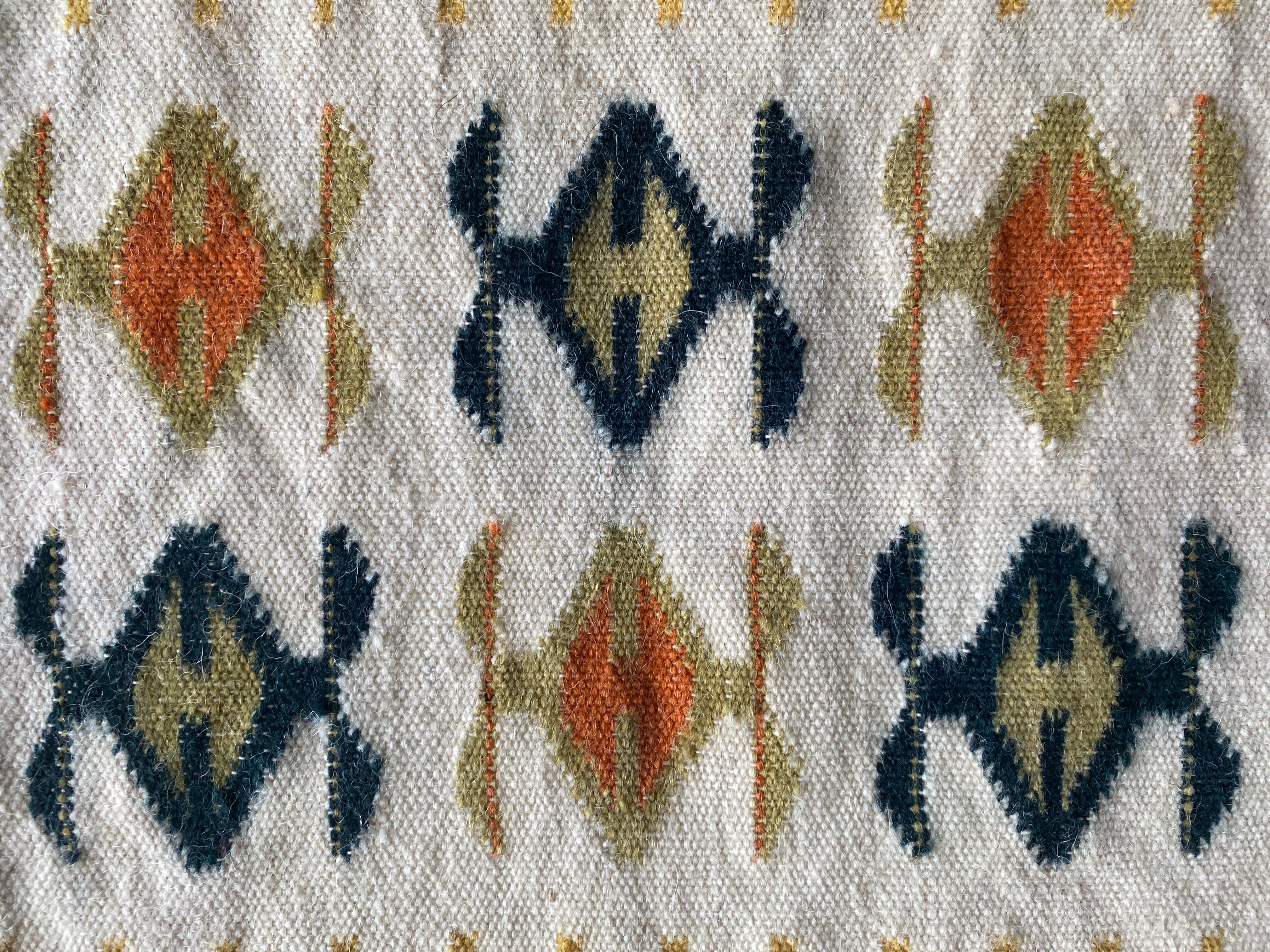 Tapiz de tejido plano amarillo y blanco crema hecho a mano, Vlasti, Grecia, años 1960-70 en venta 1