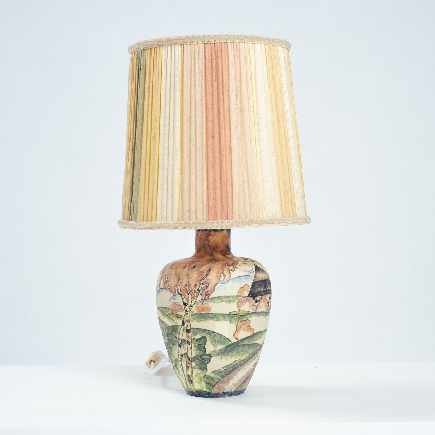 Lampada da tavolo Art Nouveau dipinta a mano di Großherzoglichen Keramik-Manufaktur, anni '30 In condizioni buone in vendita a Zevenaar, NL