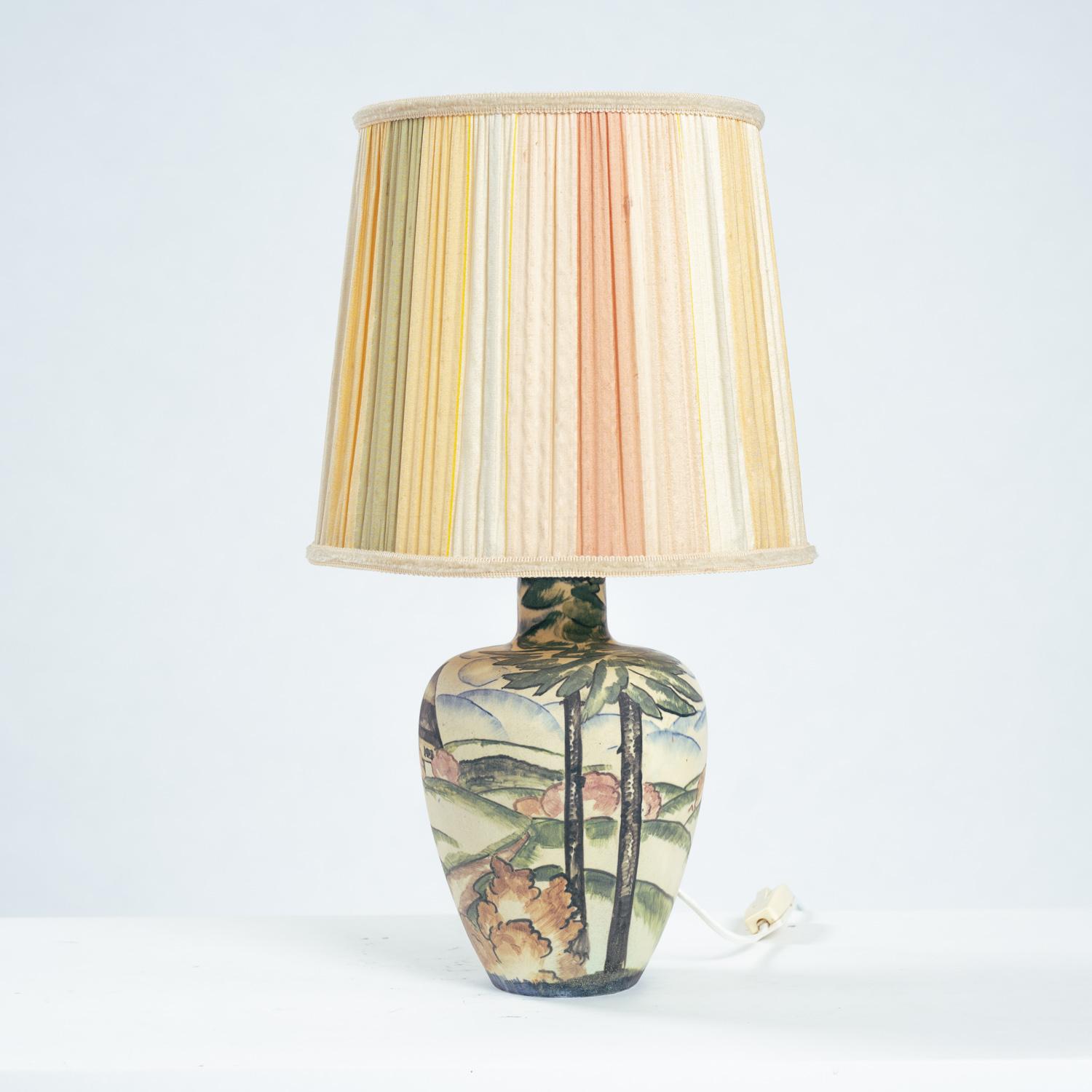 Metà XX secolo Lampada da tavolo Art Nouveau dipinta a mano di Großherzoglichen Keramik-Manufaktur, anni '30 in vendita