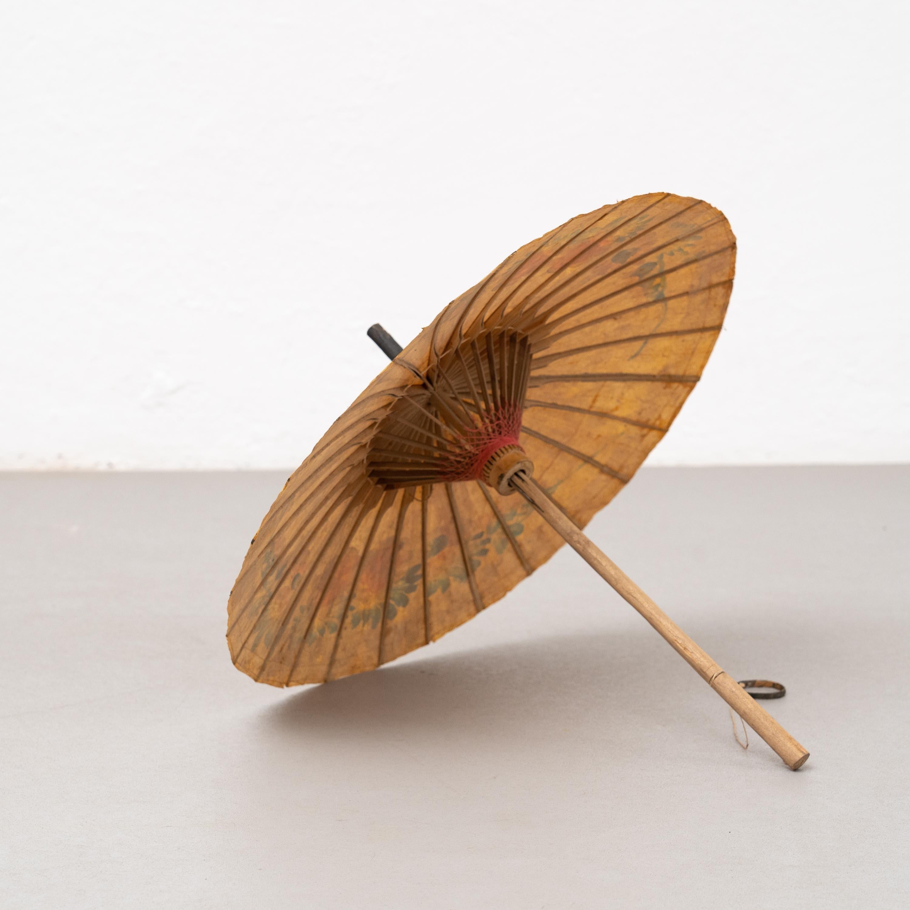 Handbemalter Bamboo Umbrella, um 1950 (Bambus) im Angebot