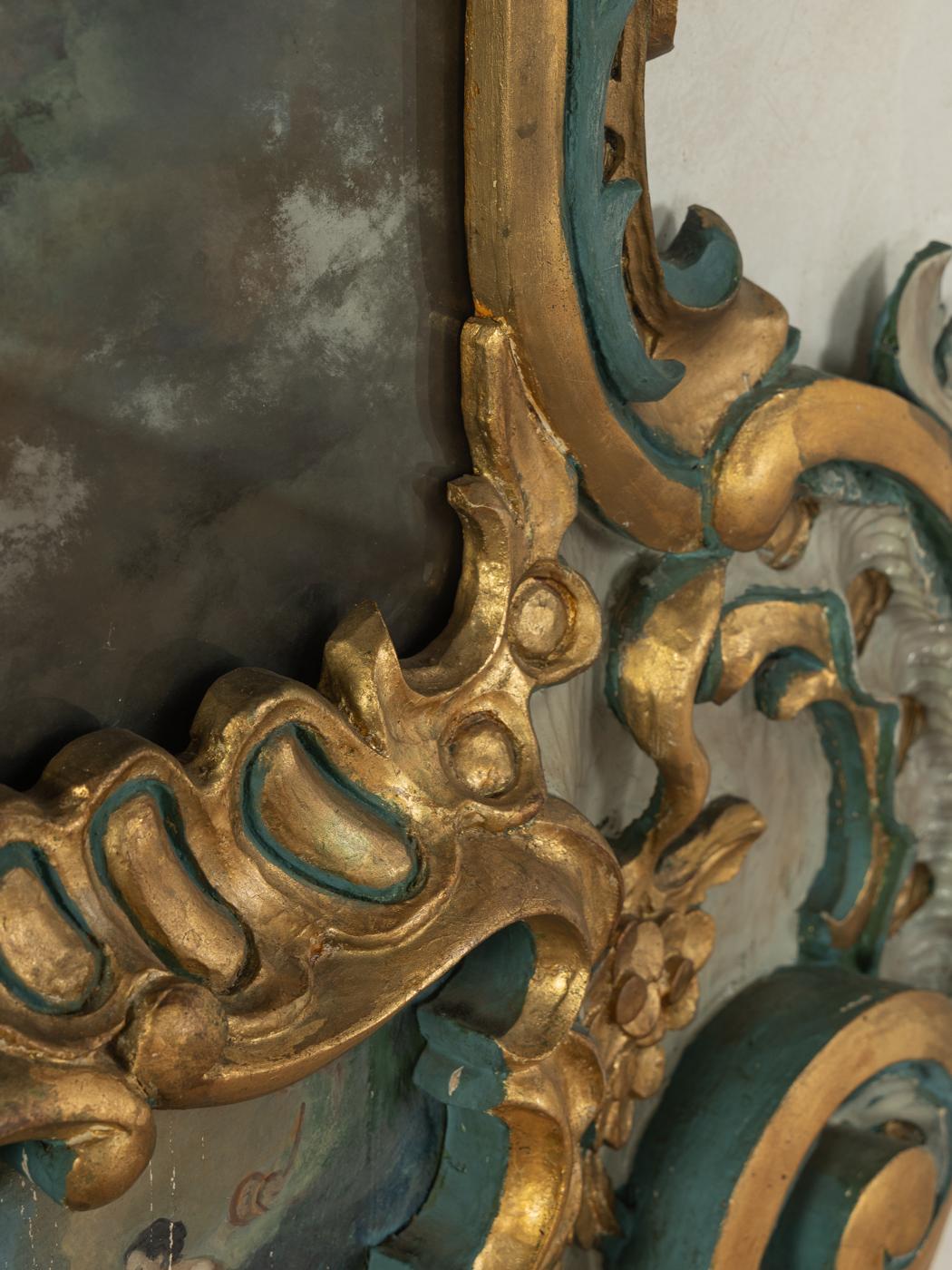 Milieu du XXe siècle Miroir peint à la main de style baroque en vente