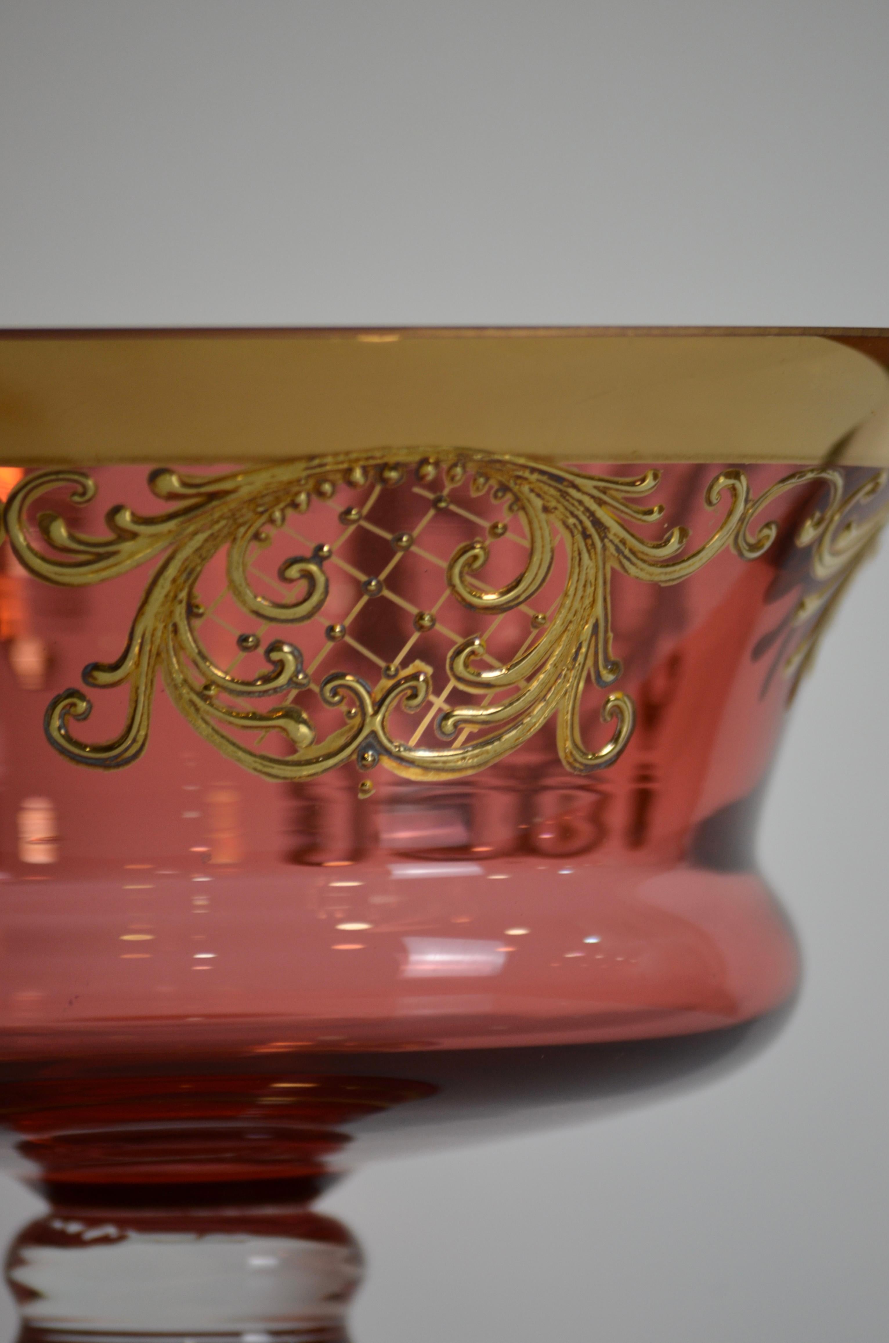 Milieu du XXe siècle Bol en verre d'art bohème peint à la main en vente
