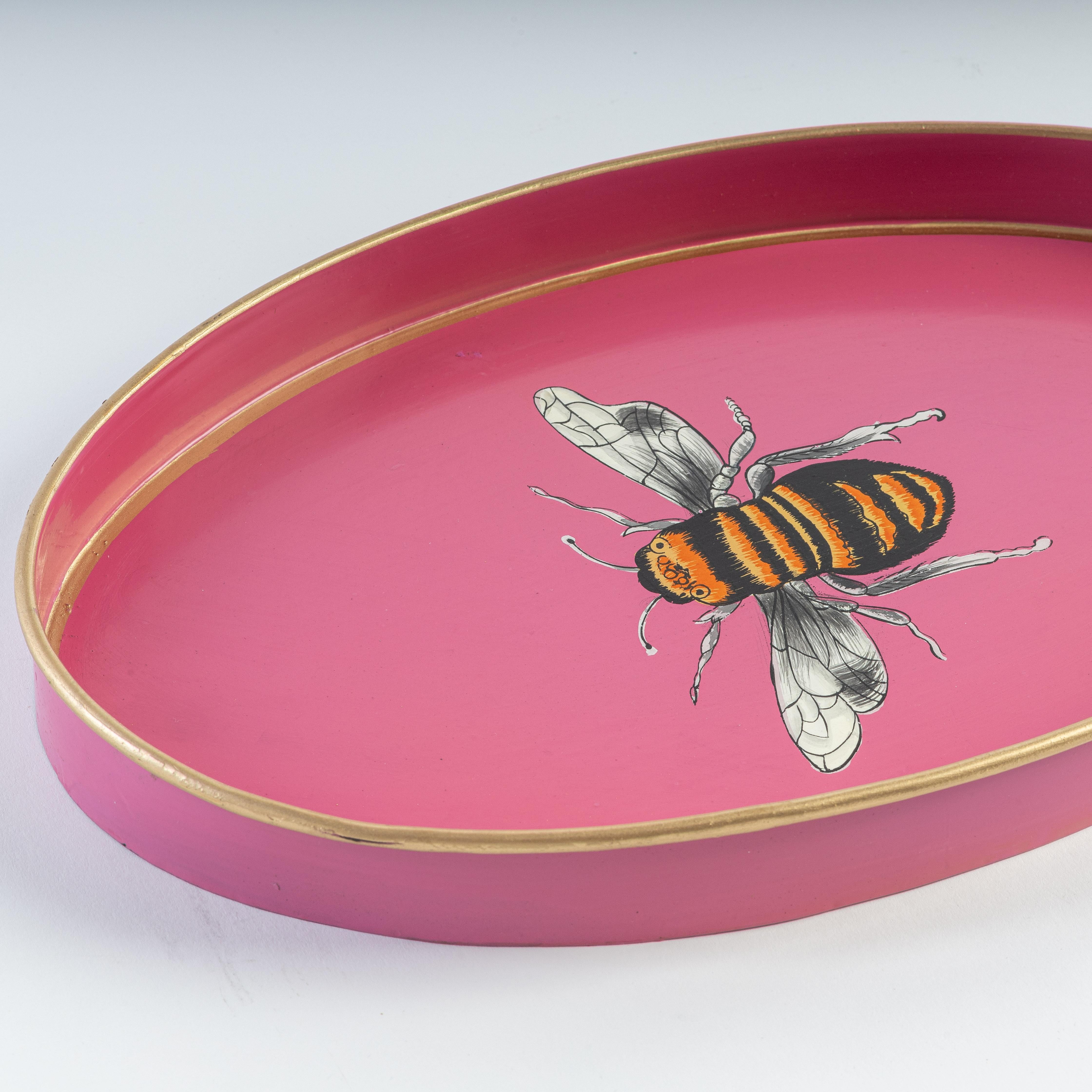 Indiano Vassoio decorativo in ferro dipinto a mano - Ape rosa in vendita