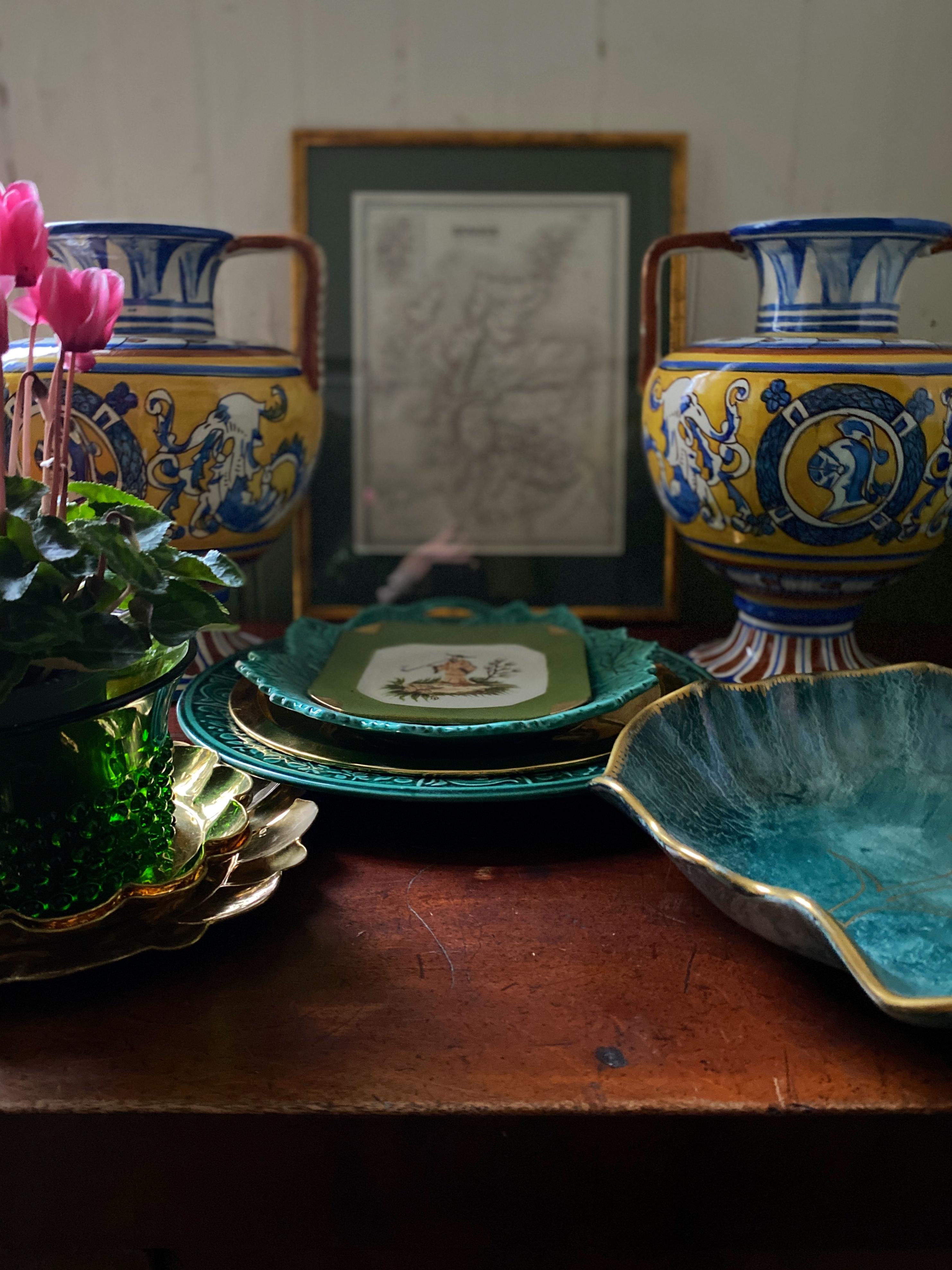 Cenicero de Porcelana Verde y Dorada Pintado a Mano con Motivo Chinoiserie para Fumar en venta 5